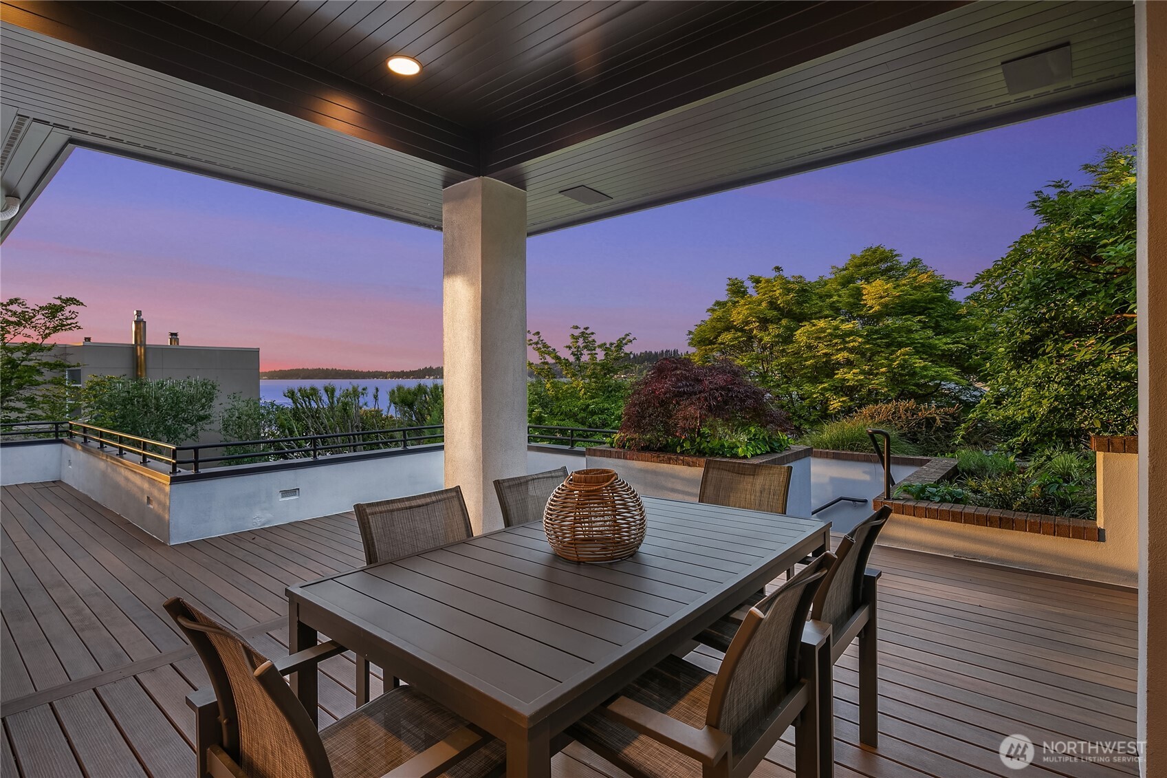 8902 N Mercer Way Property Photo 7