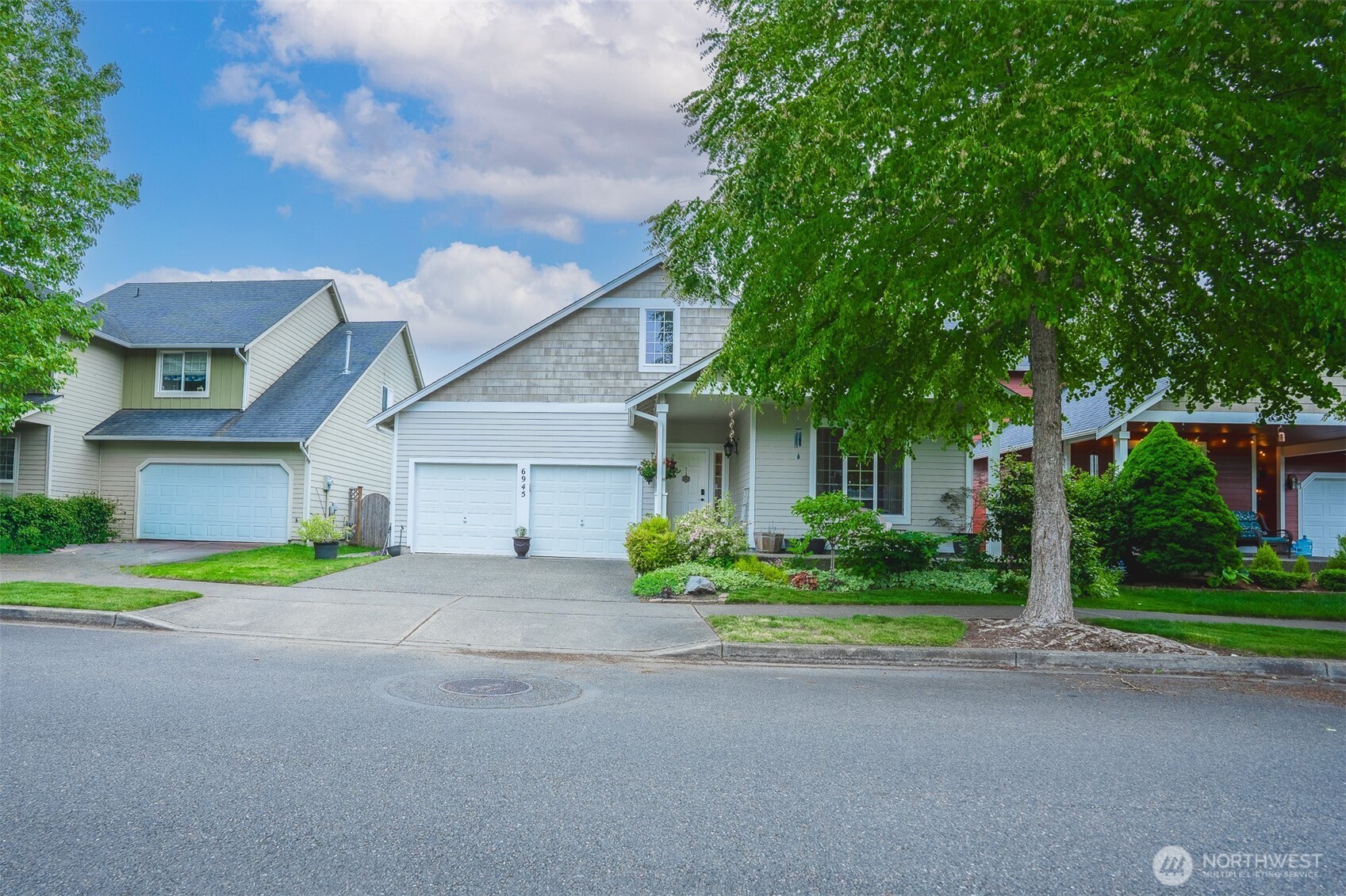 6945 Axis Street Property Photo