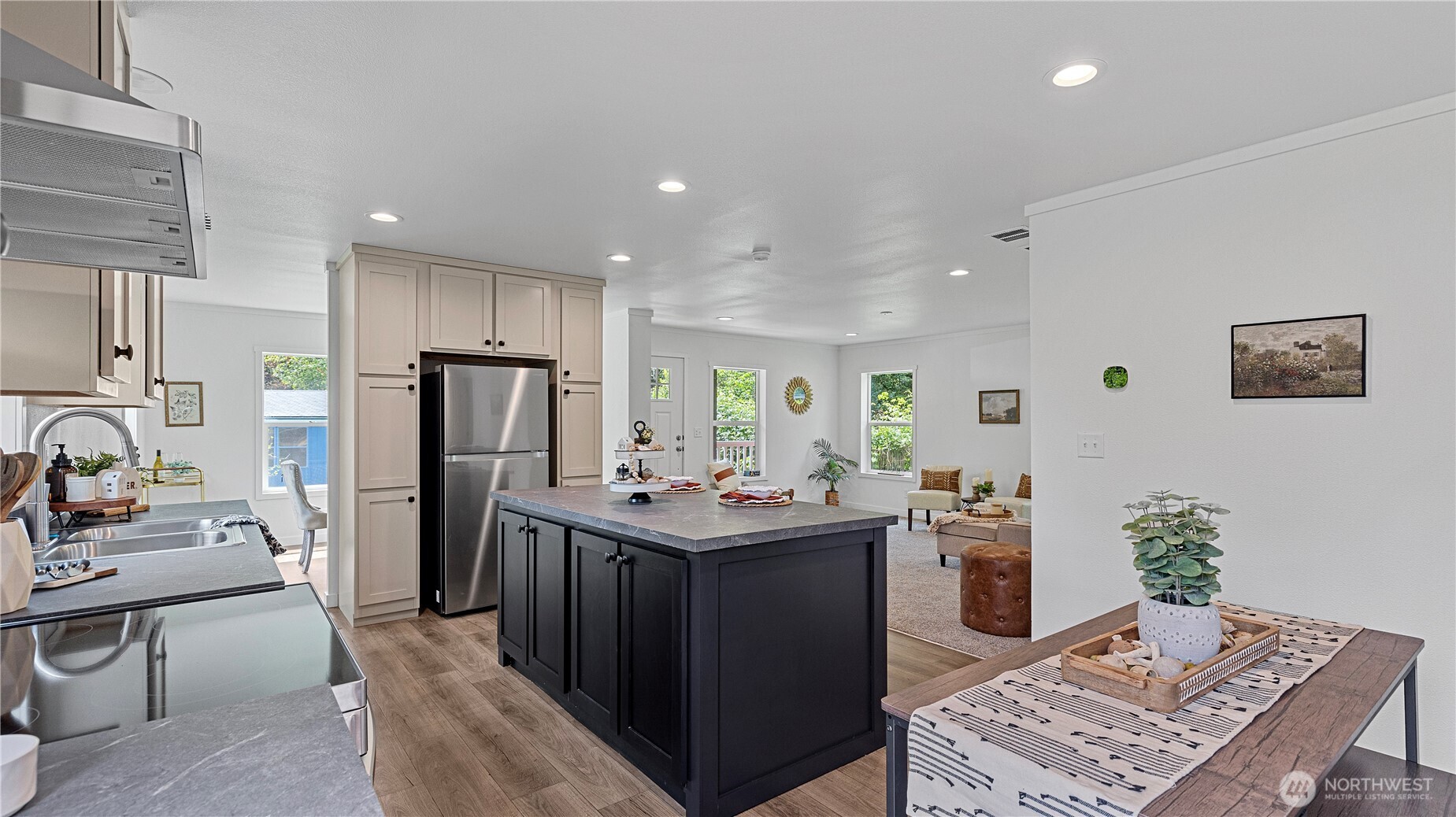 41512 Larson Drive Property Photo 1