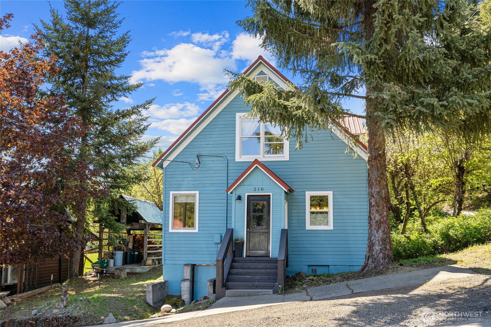 210 W Dakota Avenue Property Photo