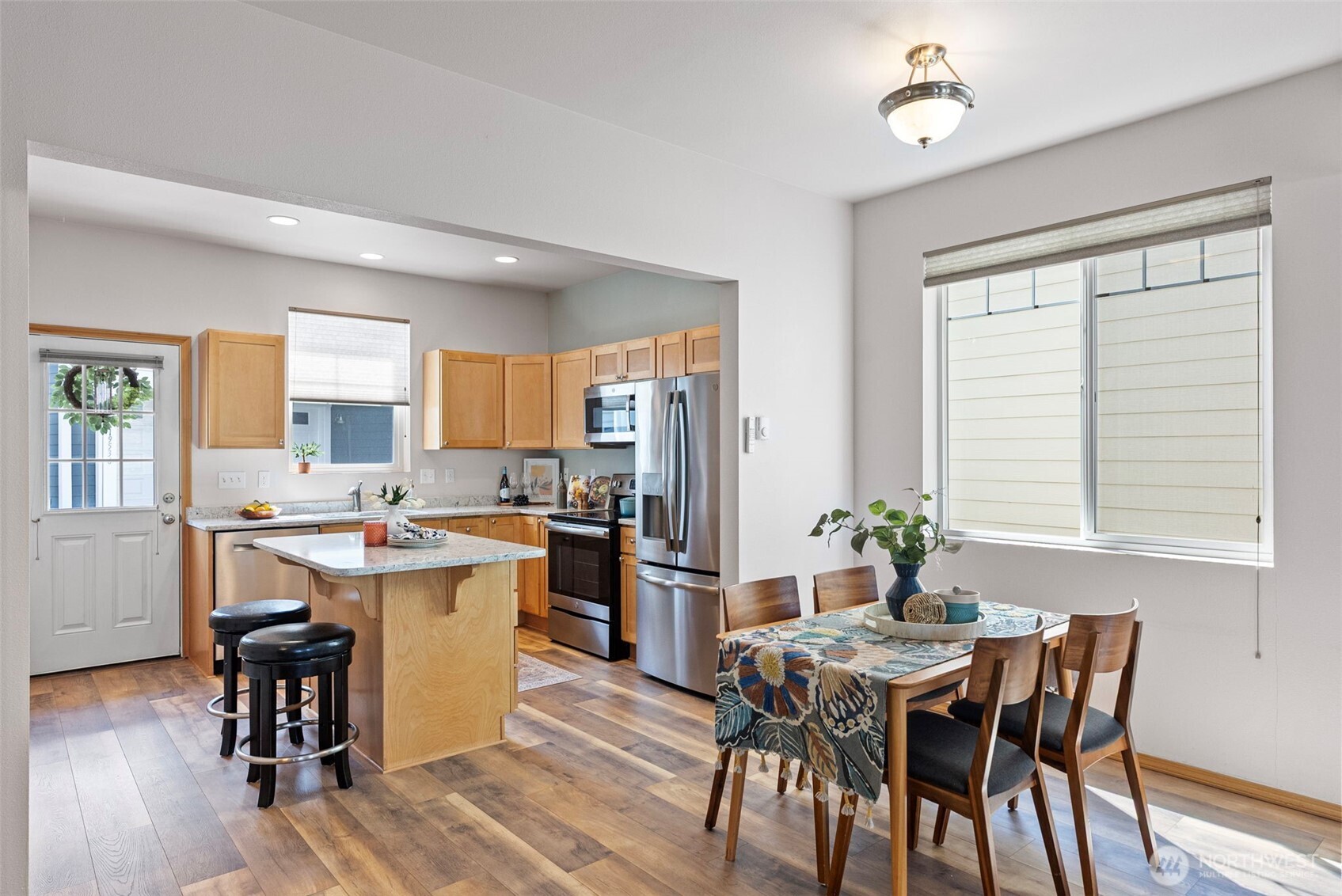 19554 Jensen Way Property Photo 7