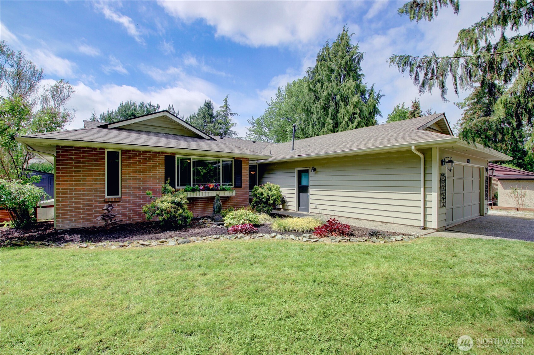 601 Upland Place Property Photo