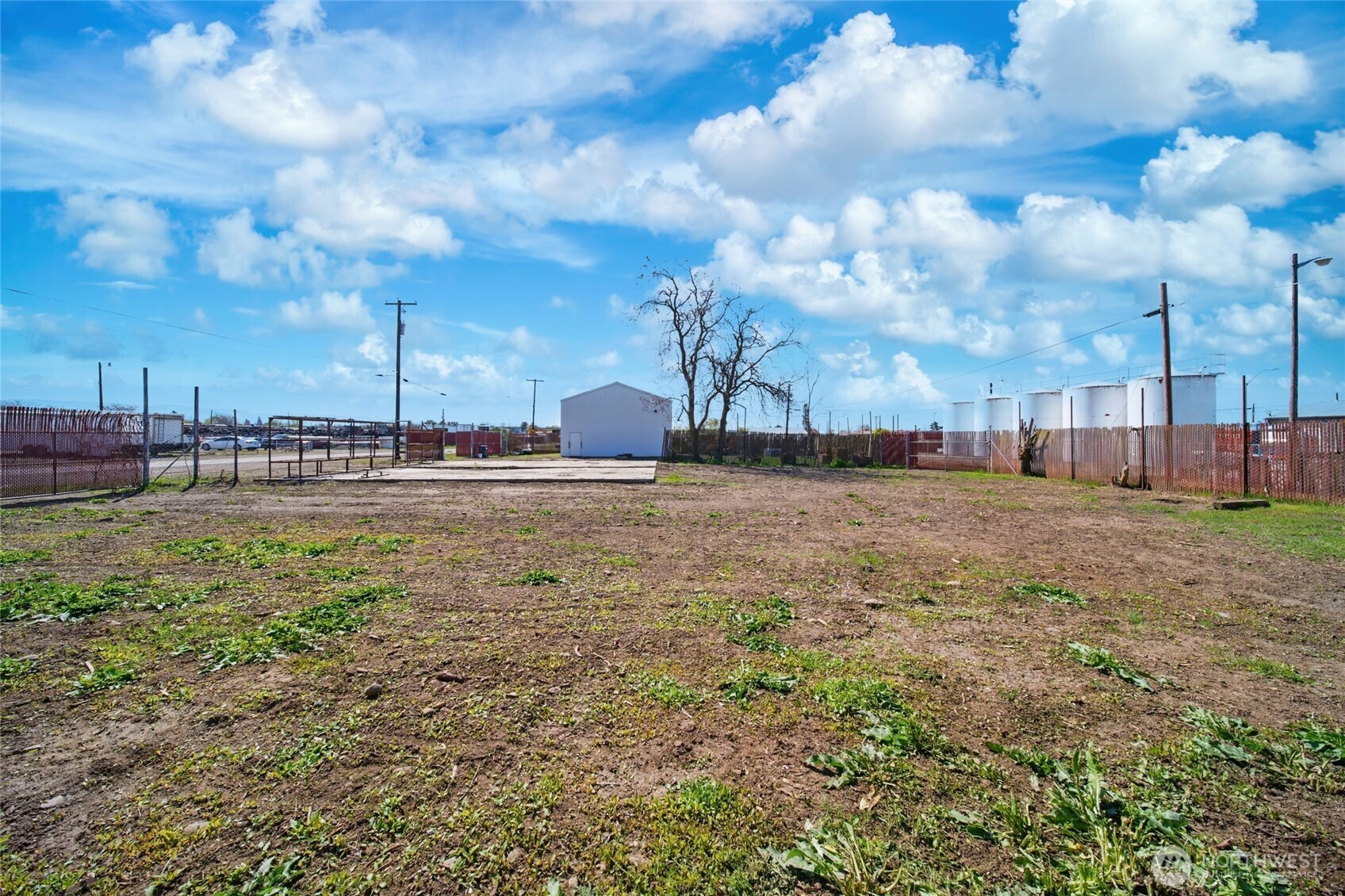 1115 N 12th Avenue Property Photo 5