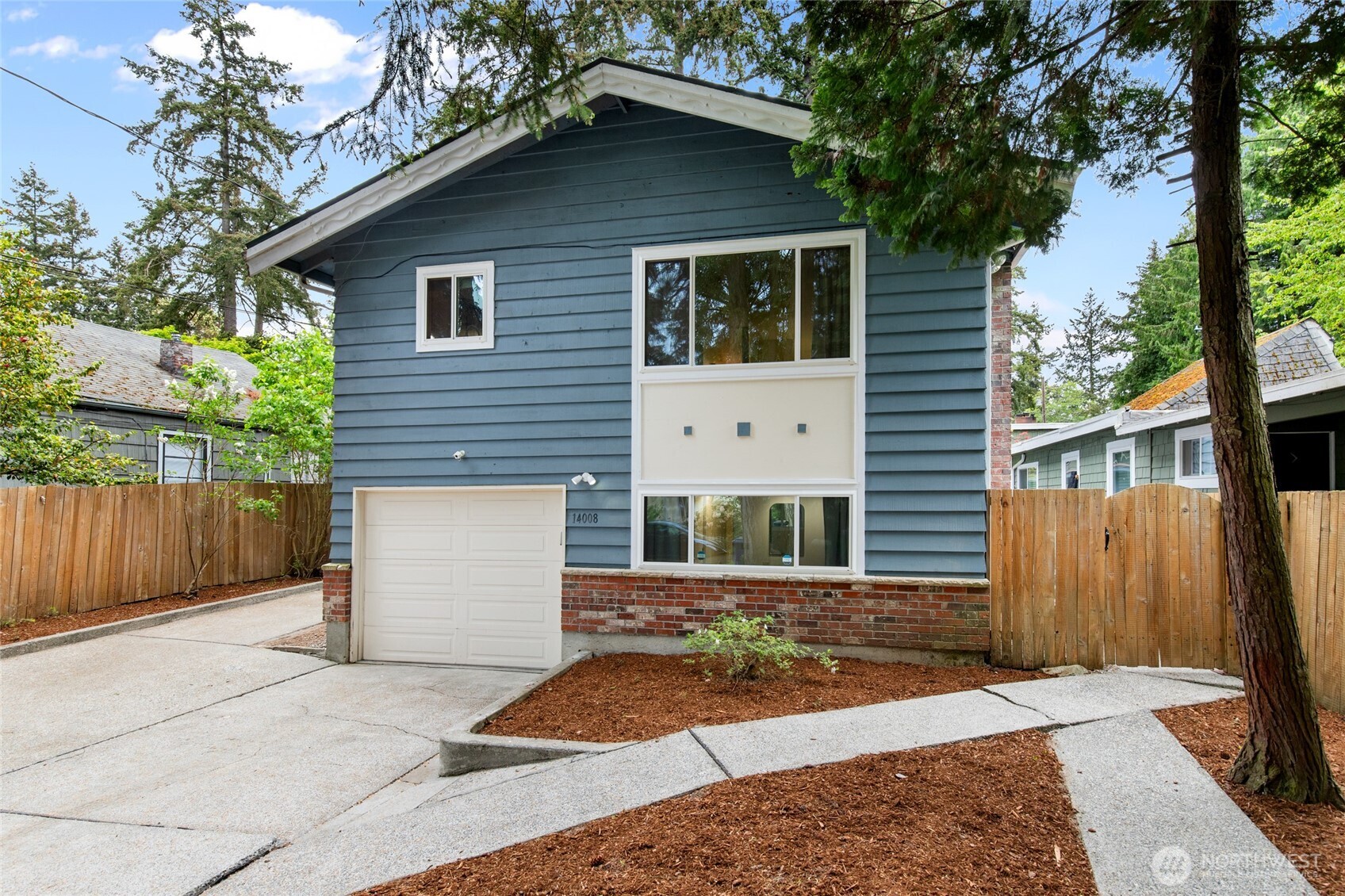 14008 Roslyn Place Property Photo