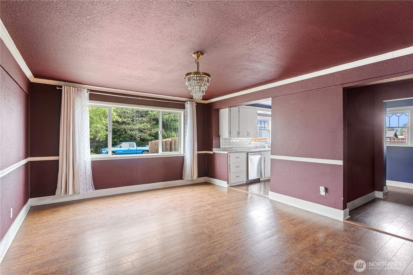 832 N Pearl Street Property Photo 4