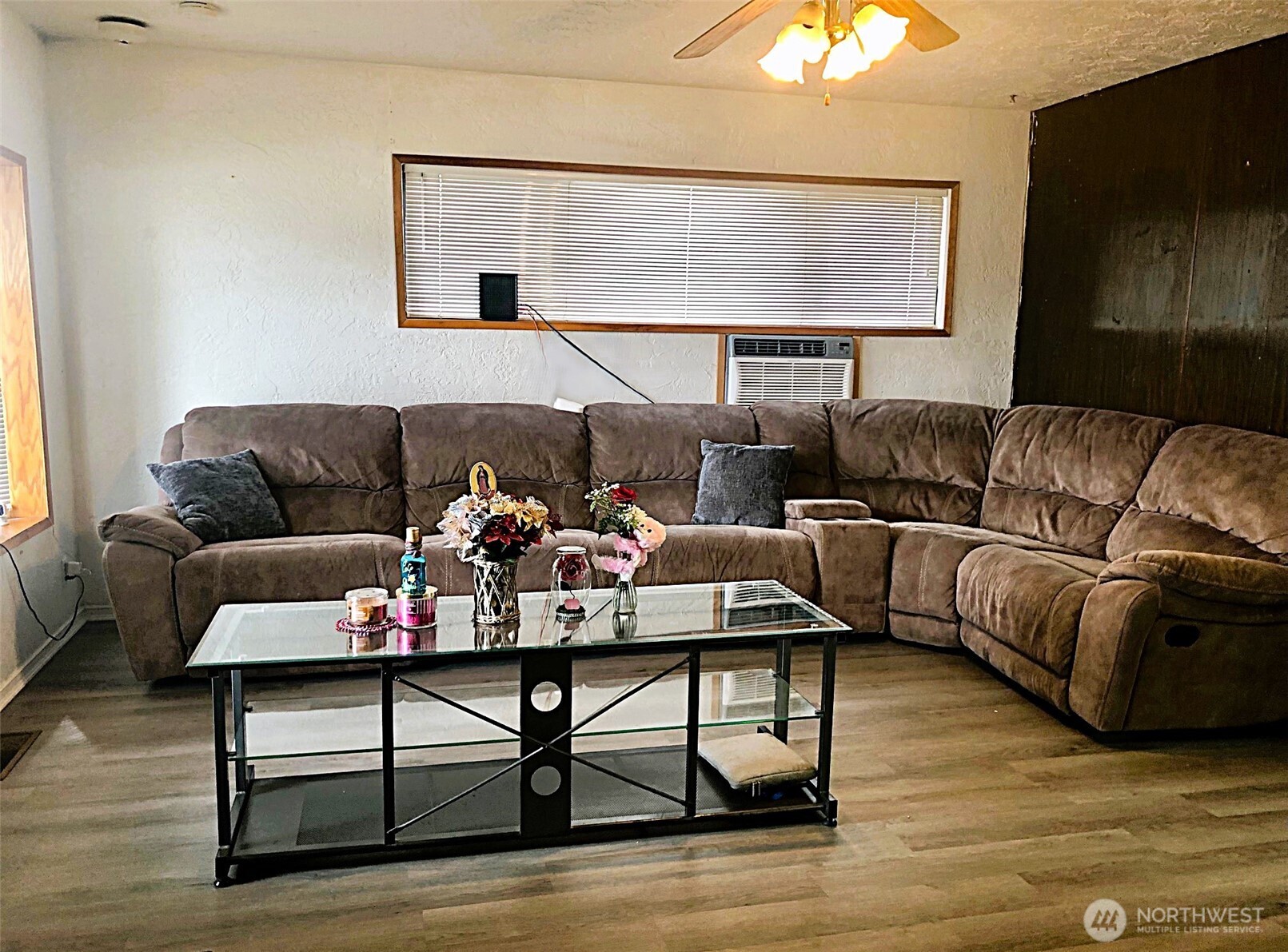 953 E Ash Street Property Photo 3