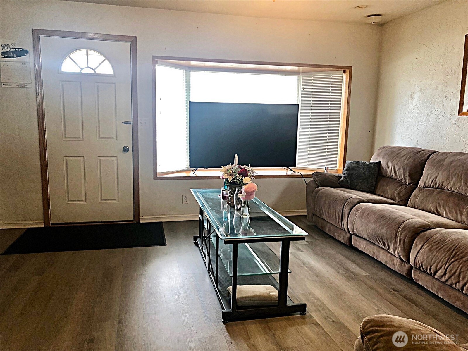 953 E Ash Street Property Photo 4