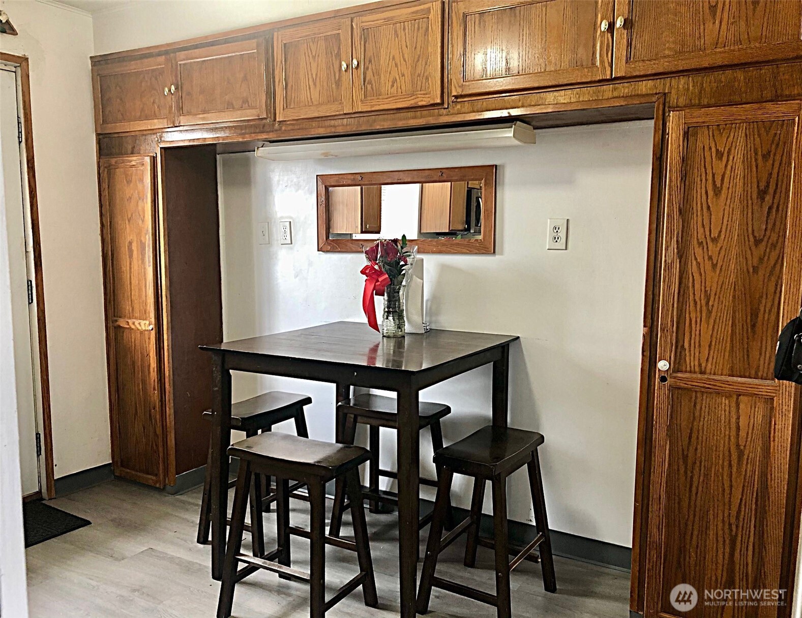 953 E Ash Street Property Photo 8