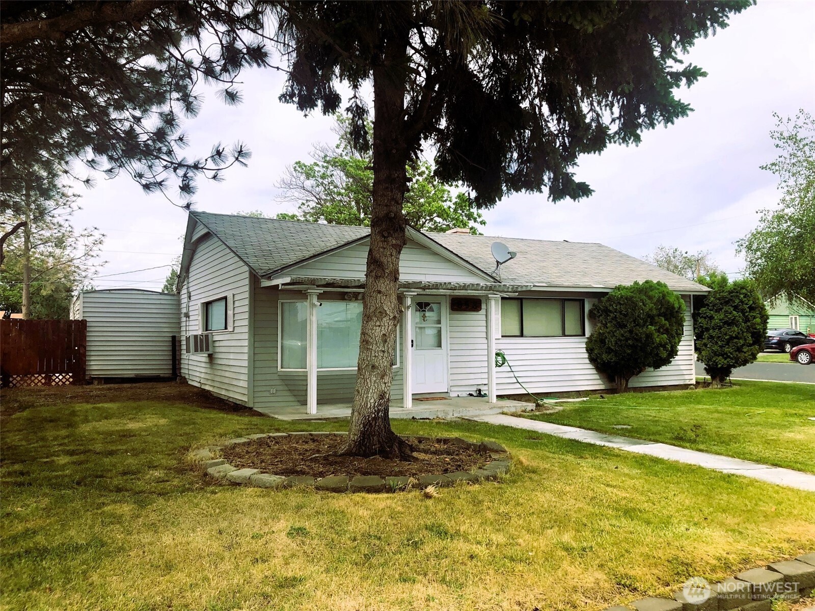 953 E Ash Street Property Photo 18