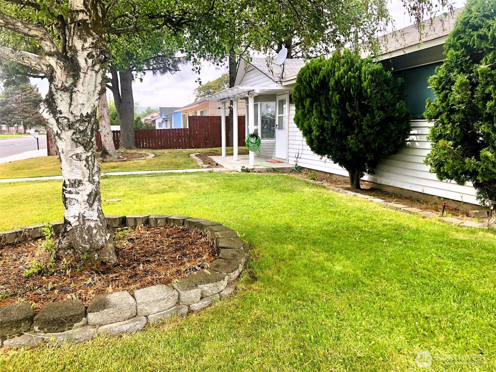 953 E Ash Street Property Photo 19