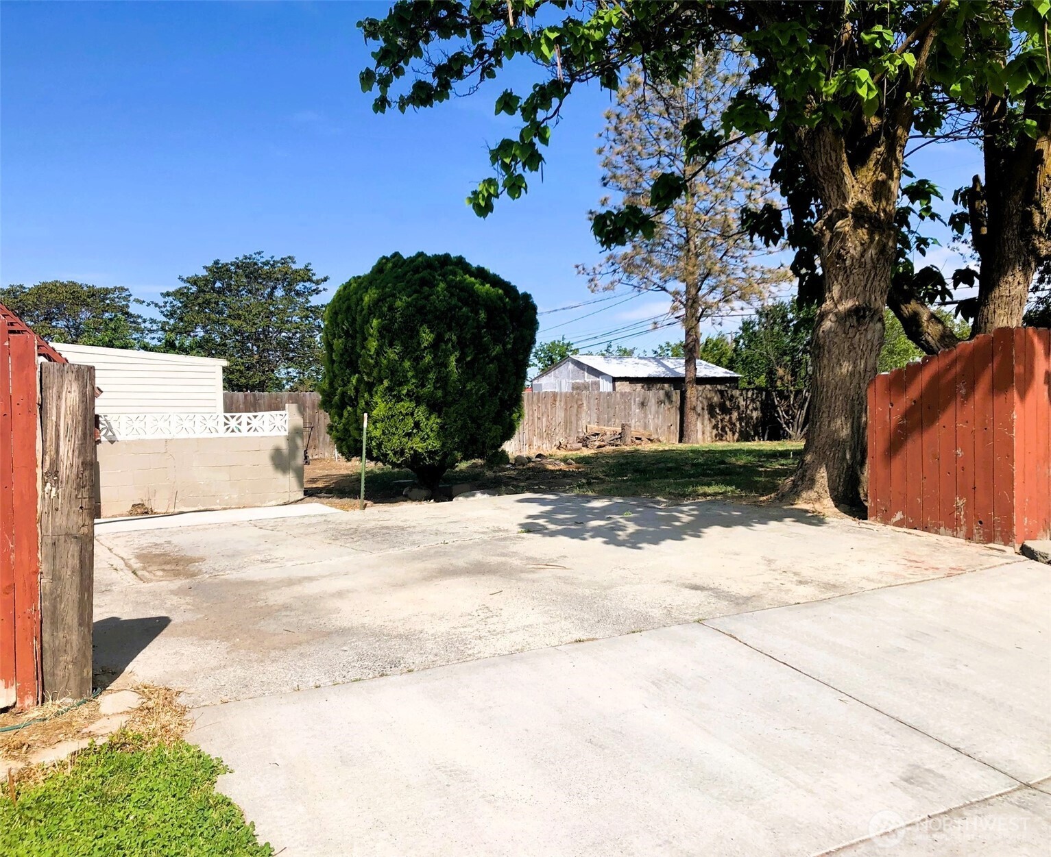 953 E Ash Street Property Photo 21