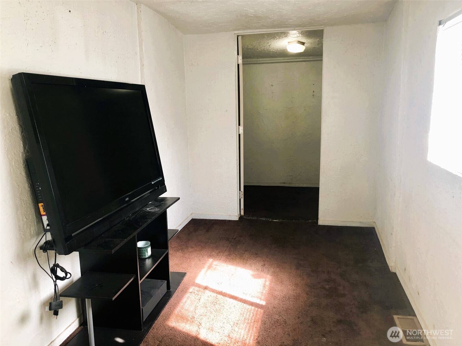 953 E Ash Street Property Photo 24