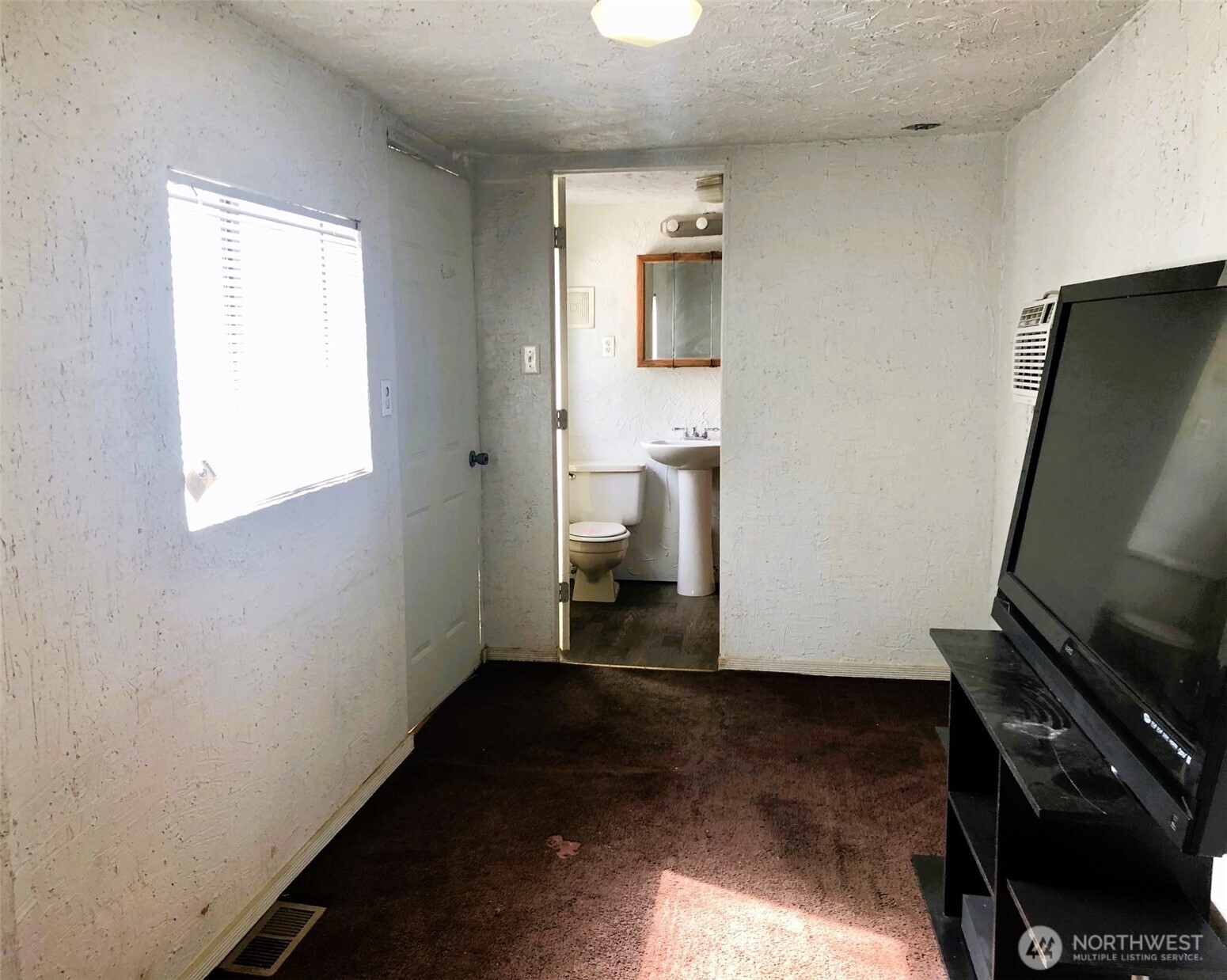 953 E Ash Street Property Photo 25