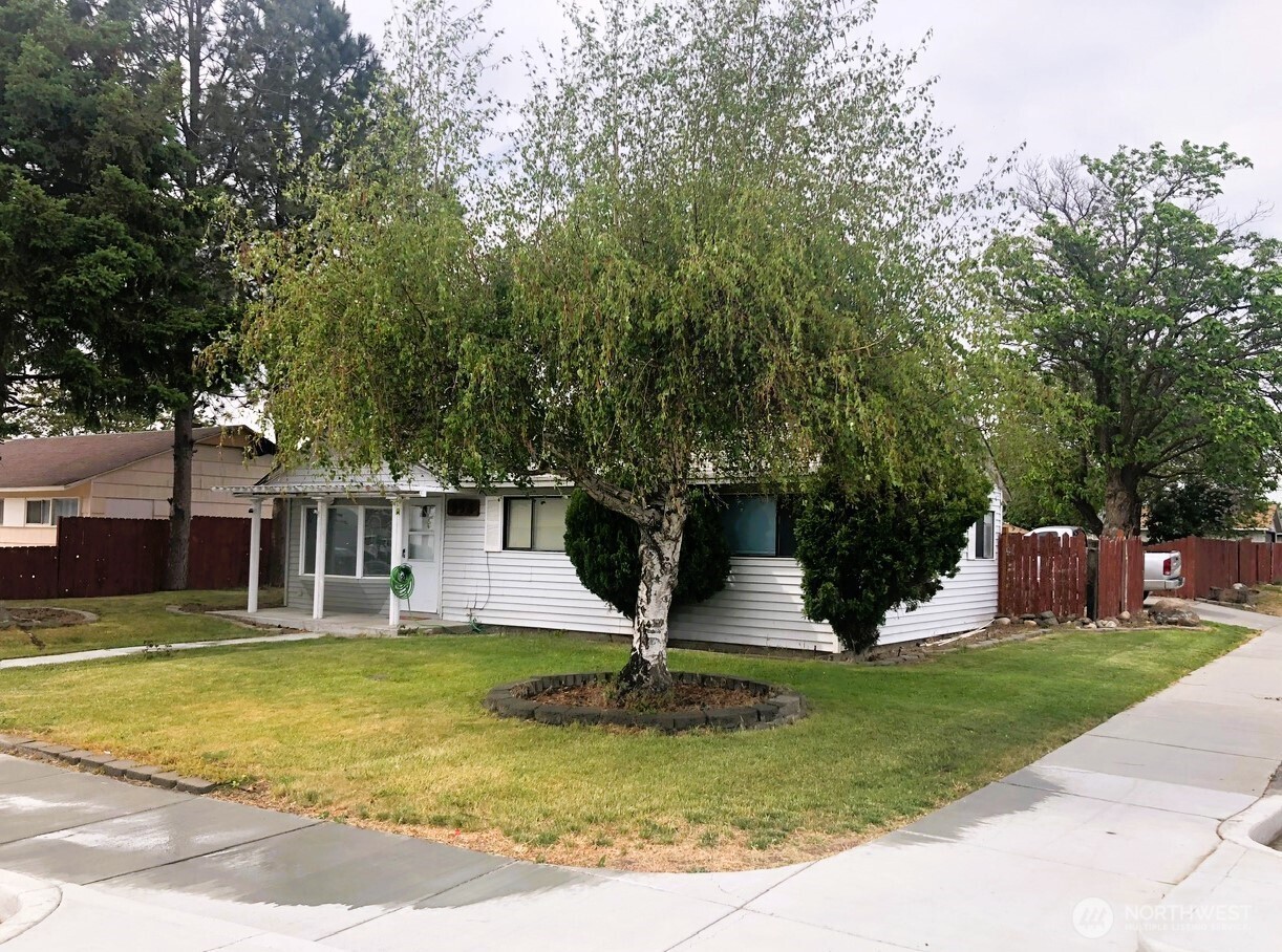 953 E Ash Street Property Photo 29