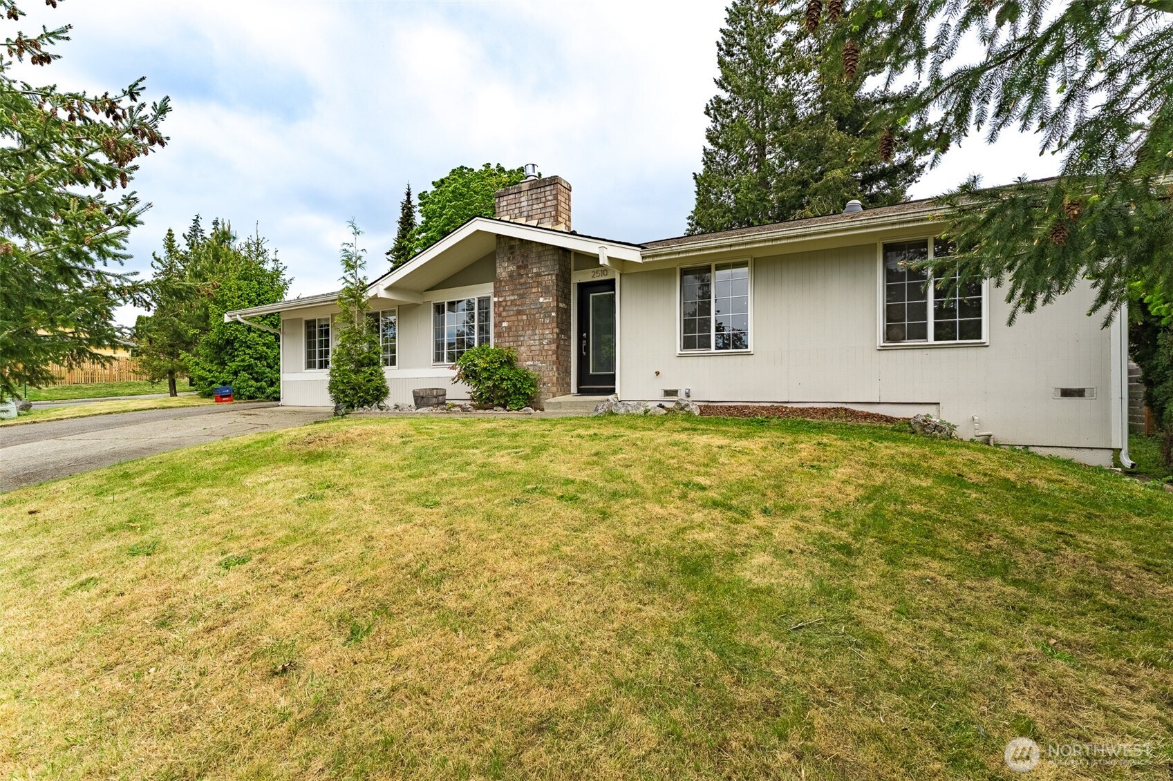 2510 Crestline Drive Property Photo 1