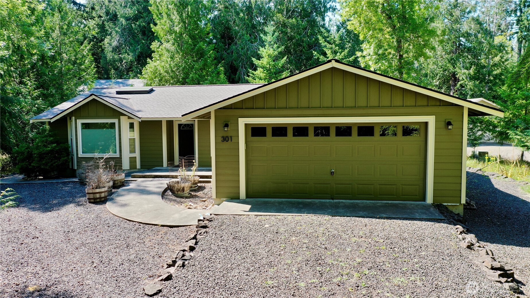 301 Pointes Drive Property Photo 1