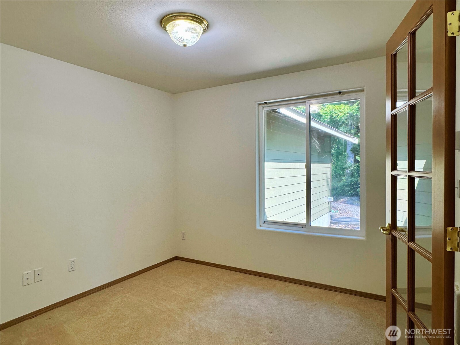 301 Pointes Drive Property Photo 6