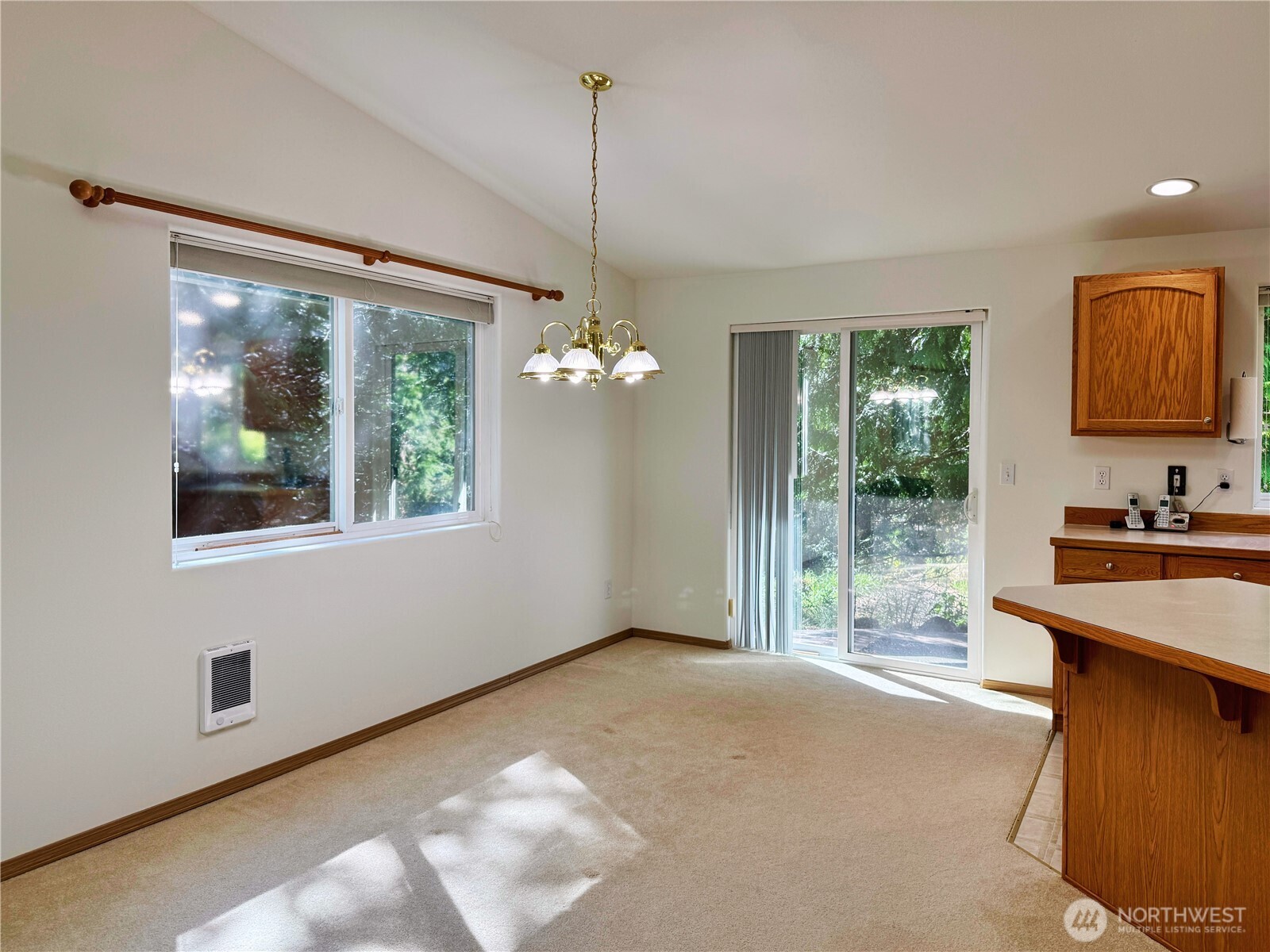 301 Pointes Drive Property Photo 8