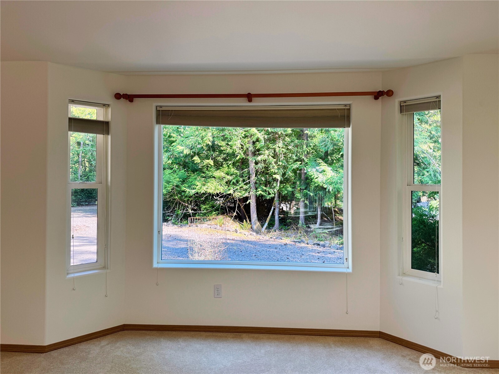 301 Pointes Drive Property Photo 19