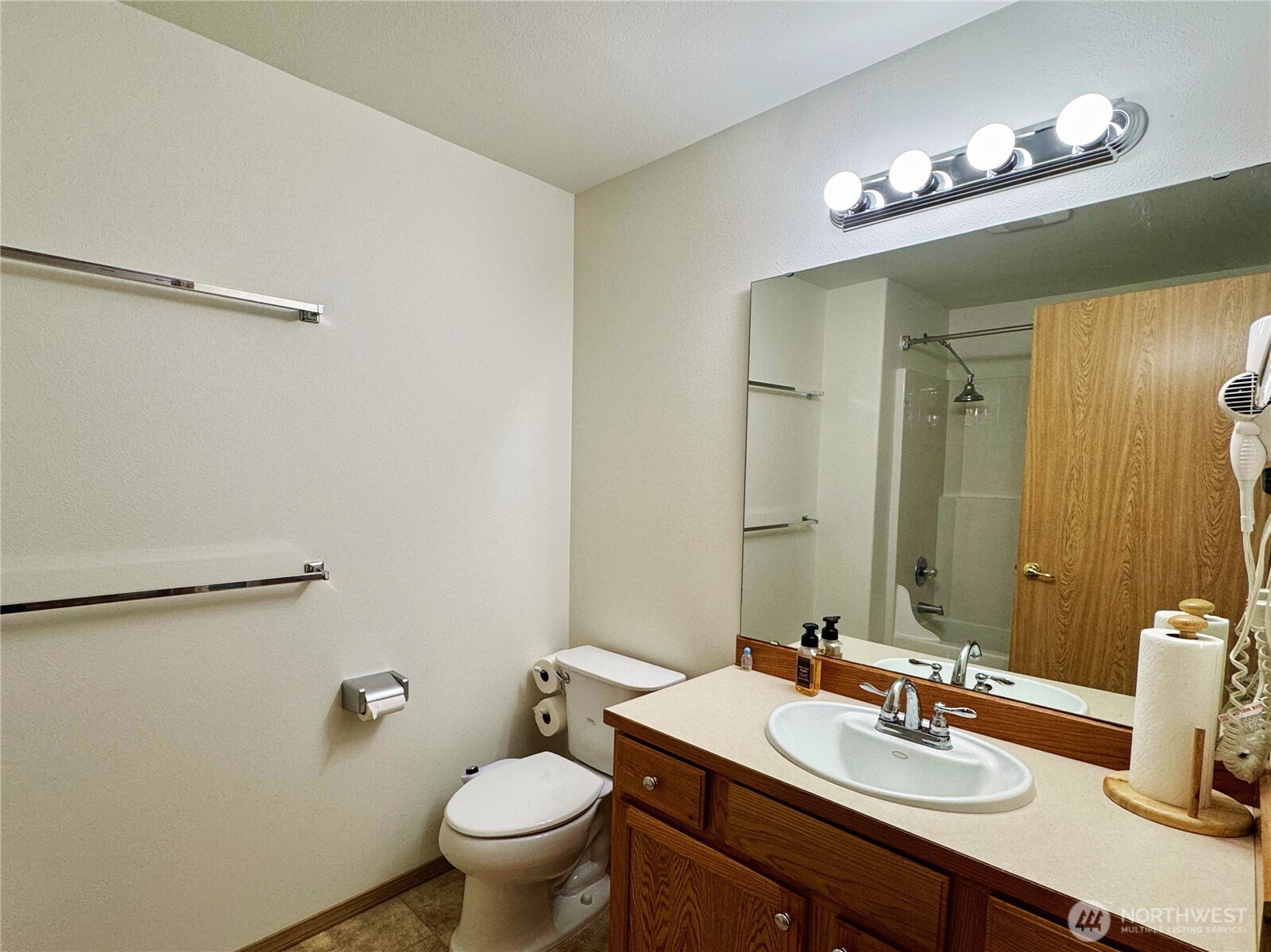 301 Pointes Drive Property Photo 25