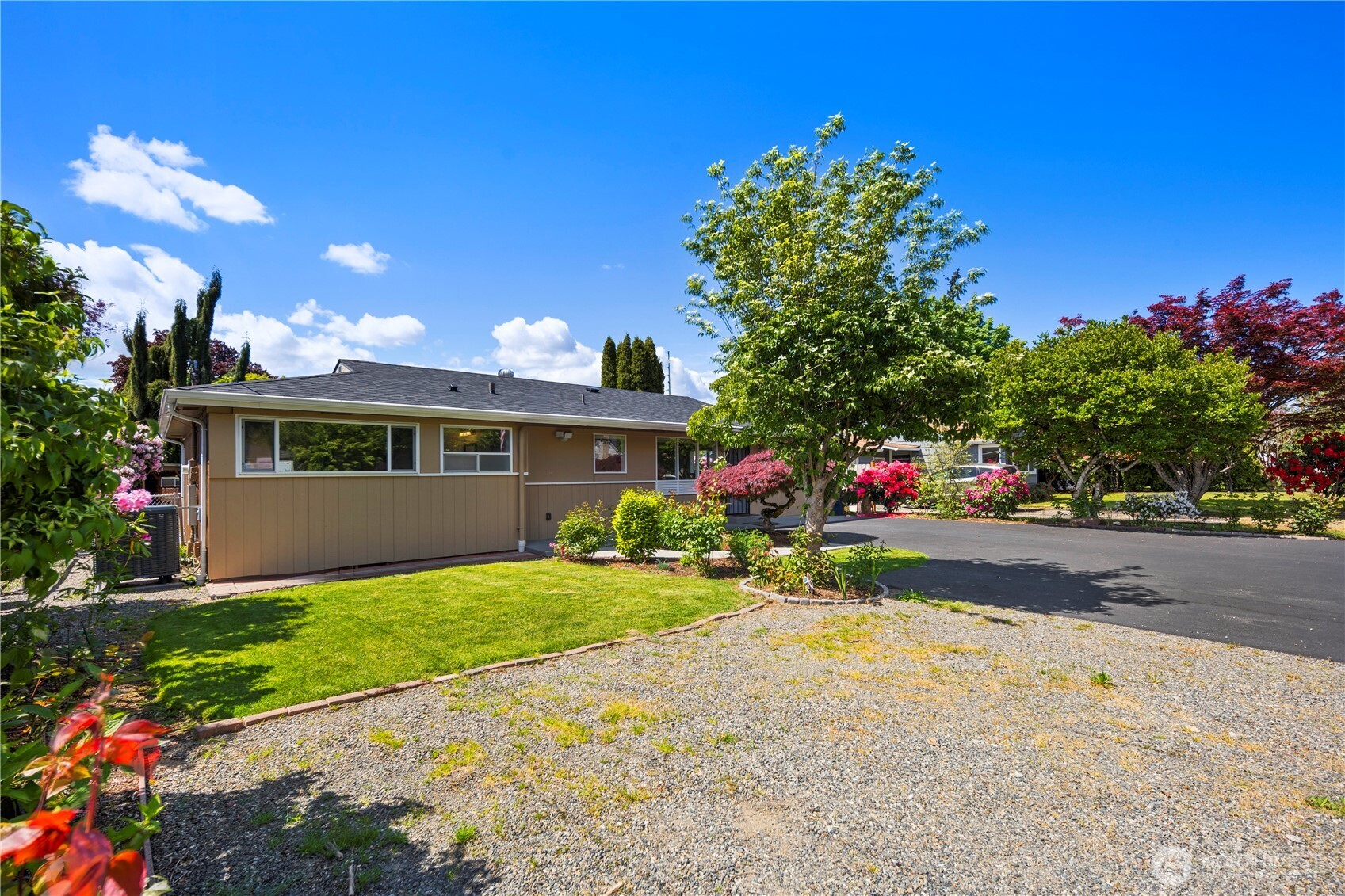 8422 E E Street Property Photo 4