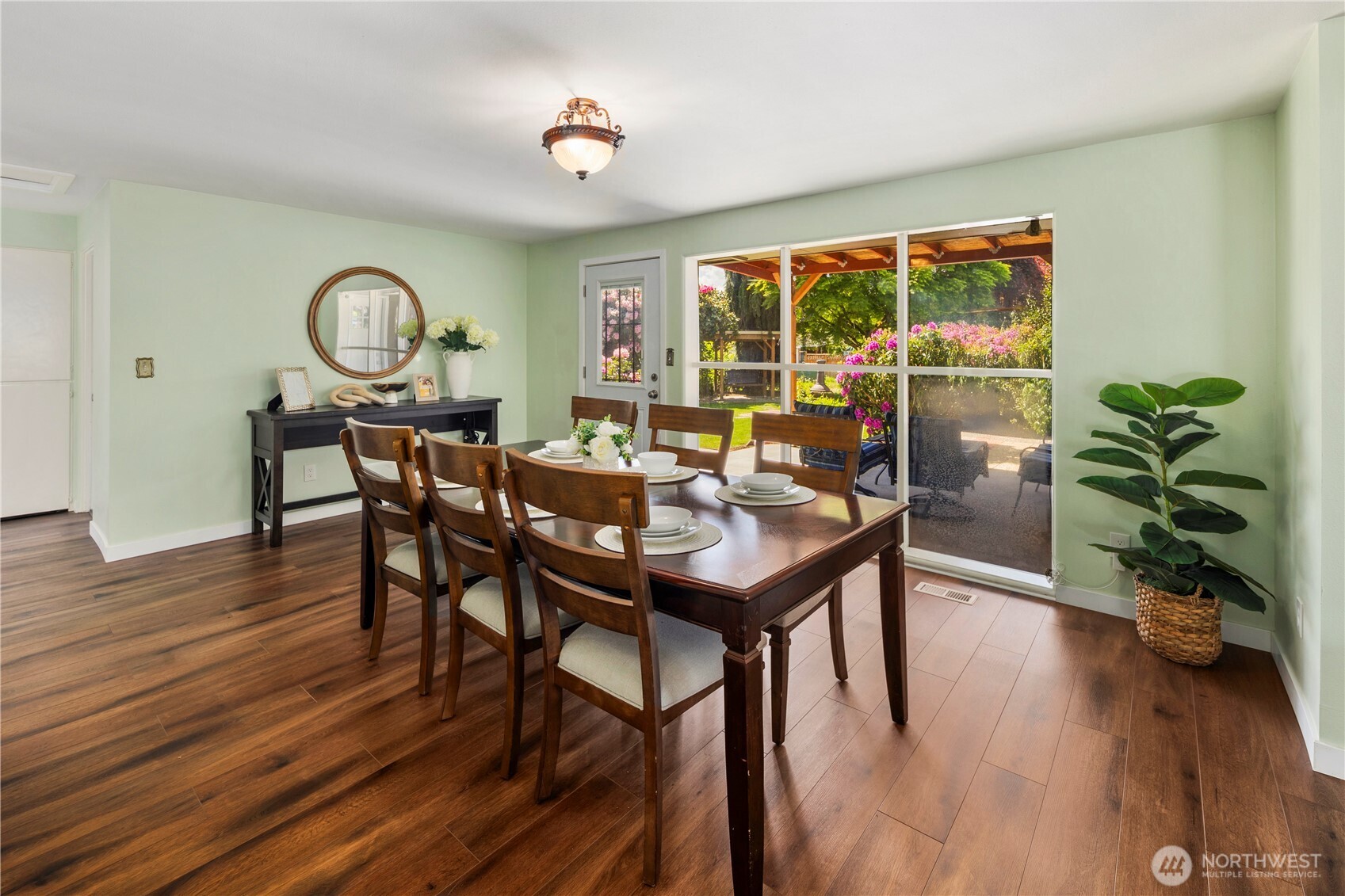 8422 E E Street Property Photo 5