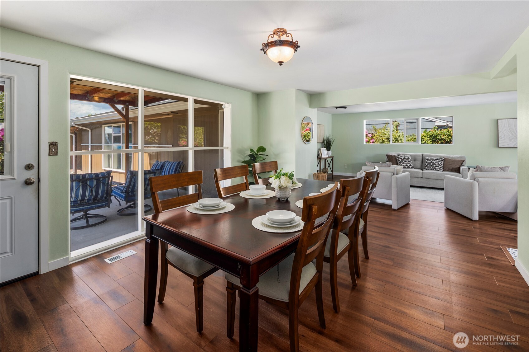 8422 E E Street Property Photo 6