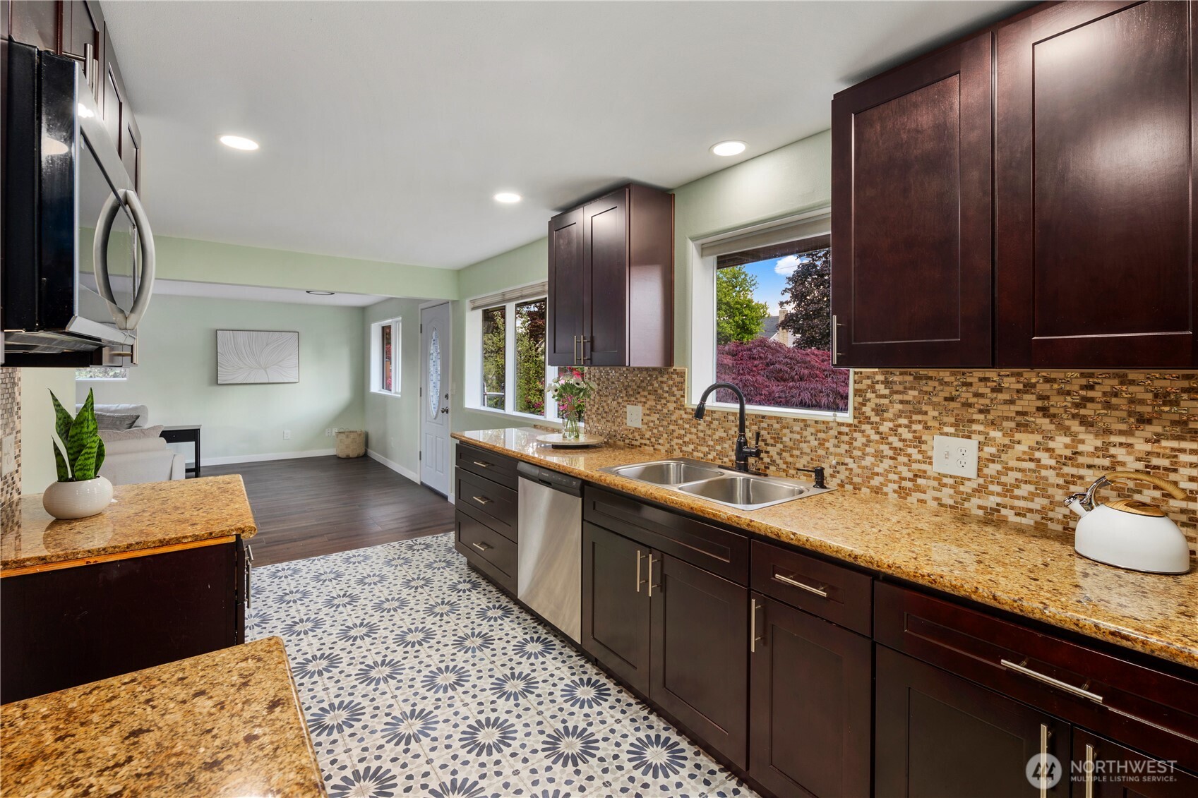 8422 E E Street Property Photo 7