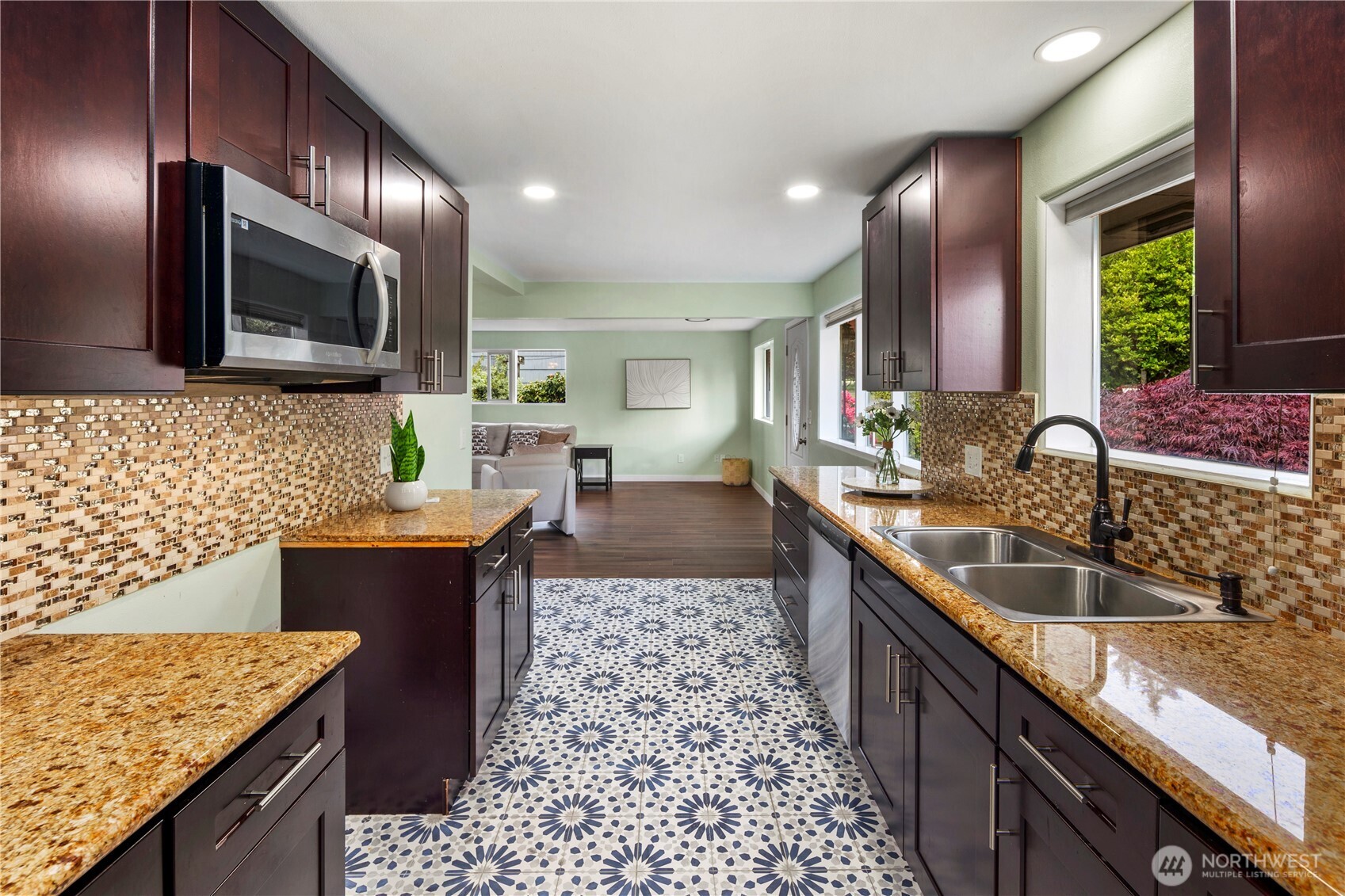 8422 E E Street Property Photo 8