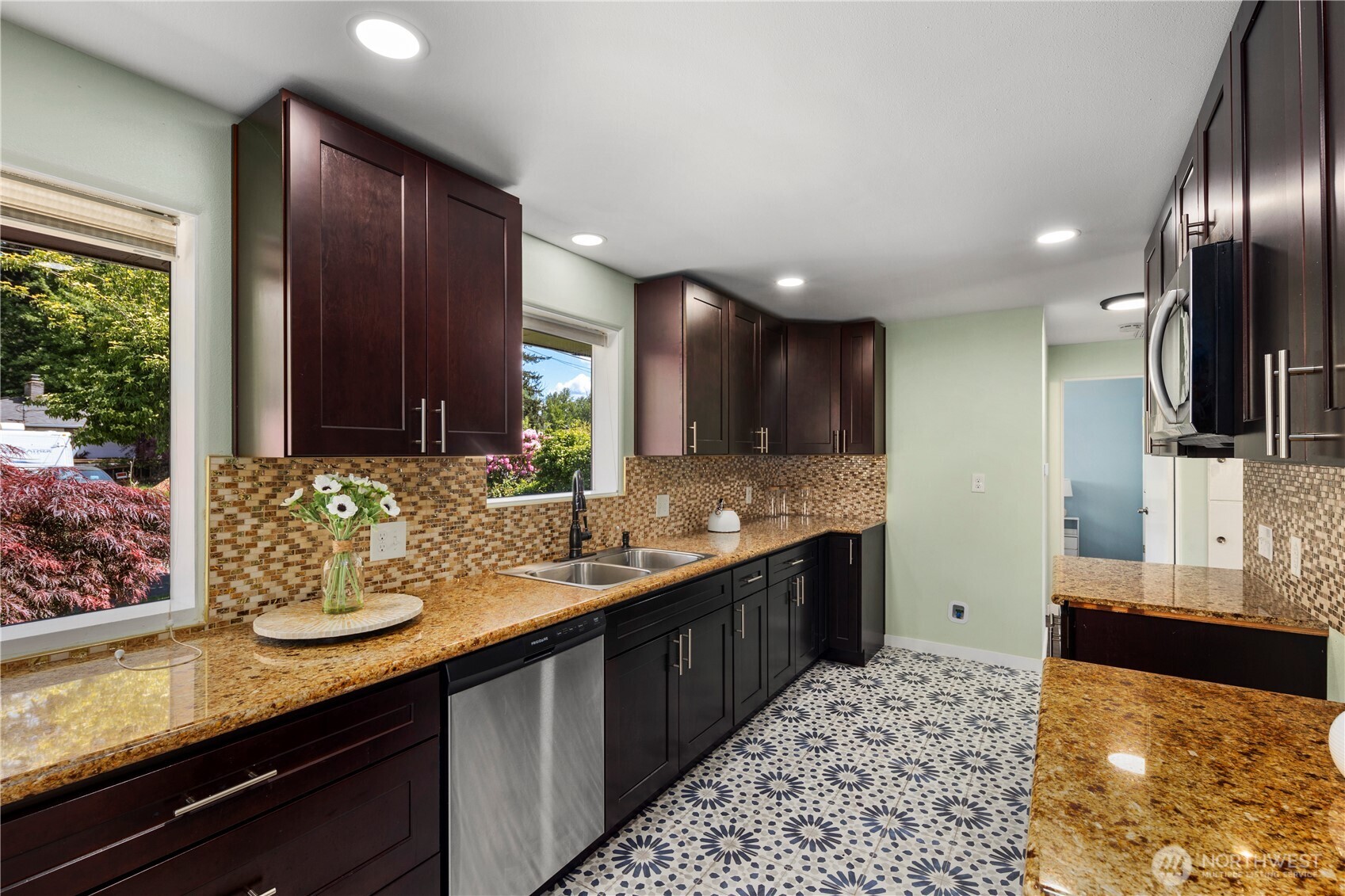 8422 E E Street Property Photo 9