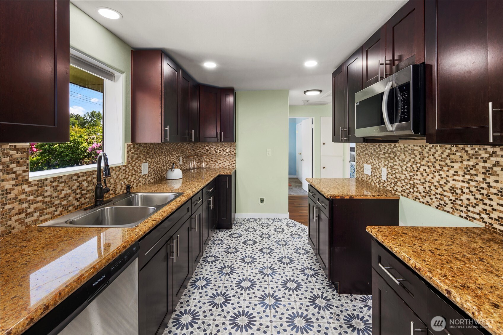 8422 E E Street Property Photo 10