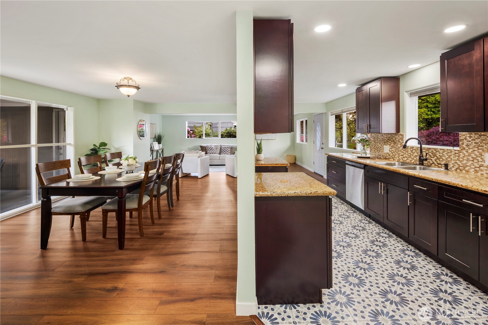 8422 E E Street Property Photo 11