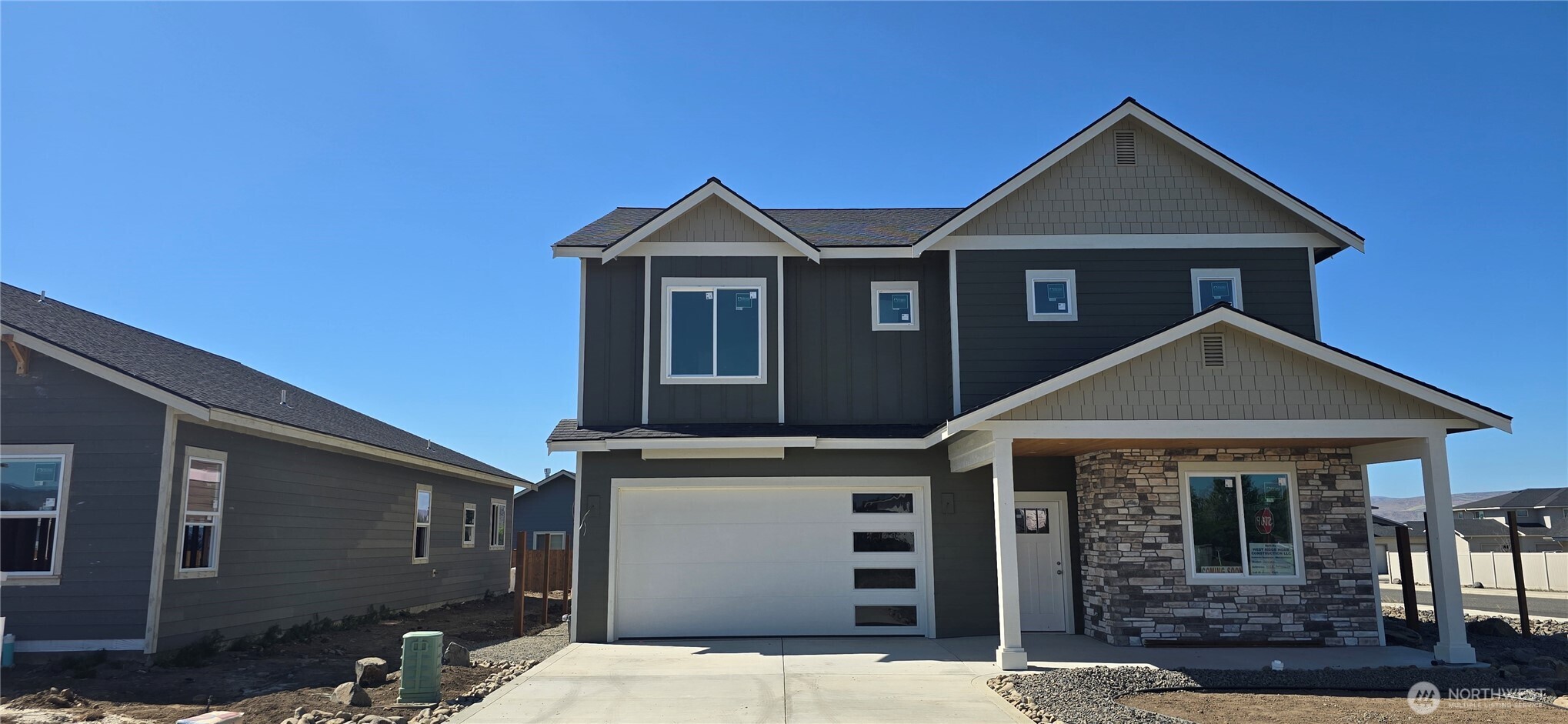 400 E Heatherstone Court Property Photo 1