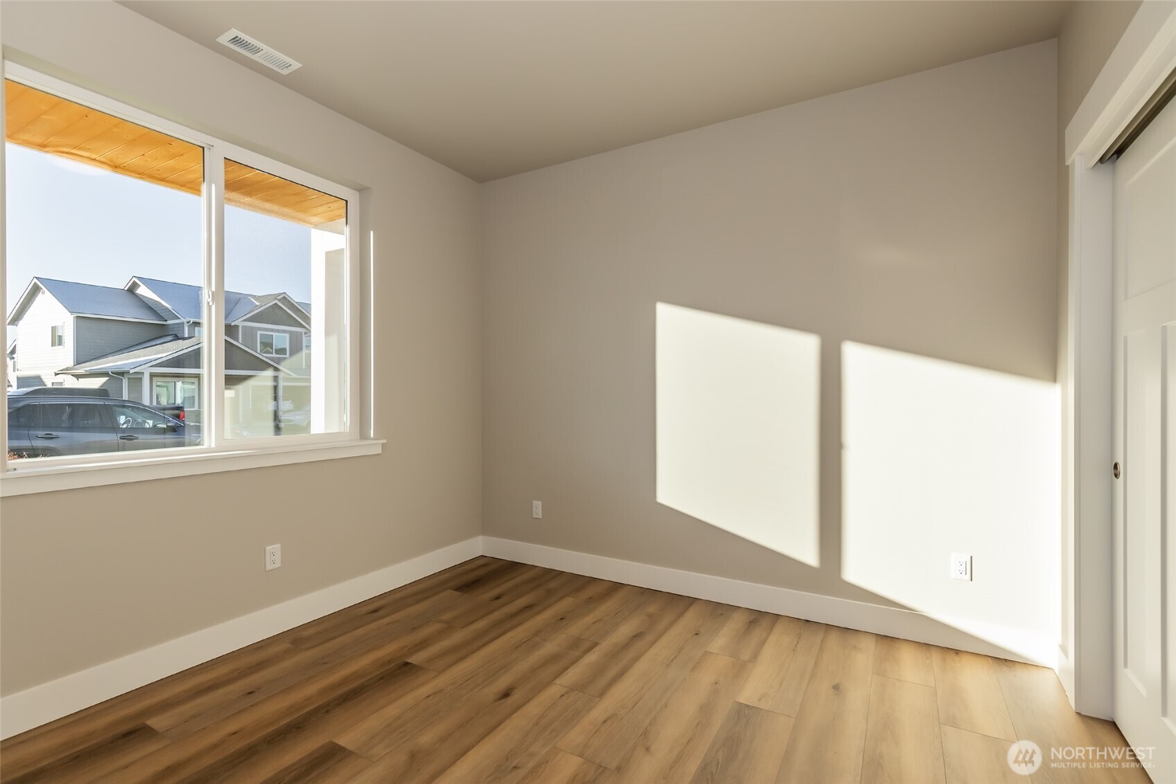 400 E Heatherstone Court Property Photo 3