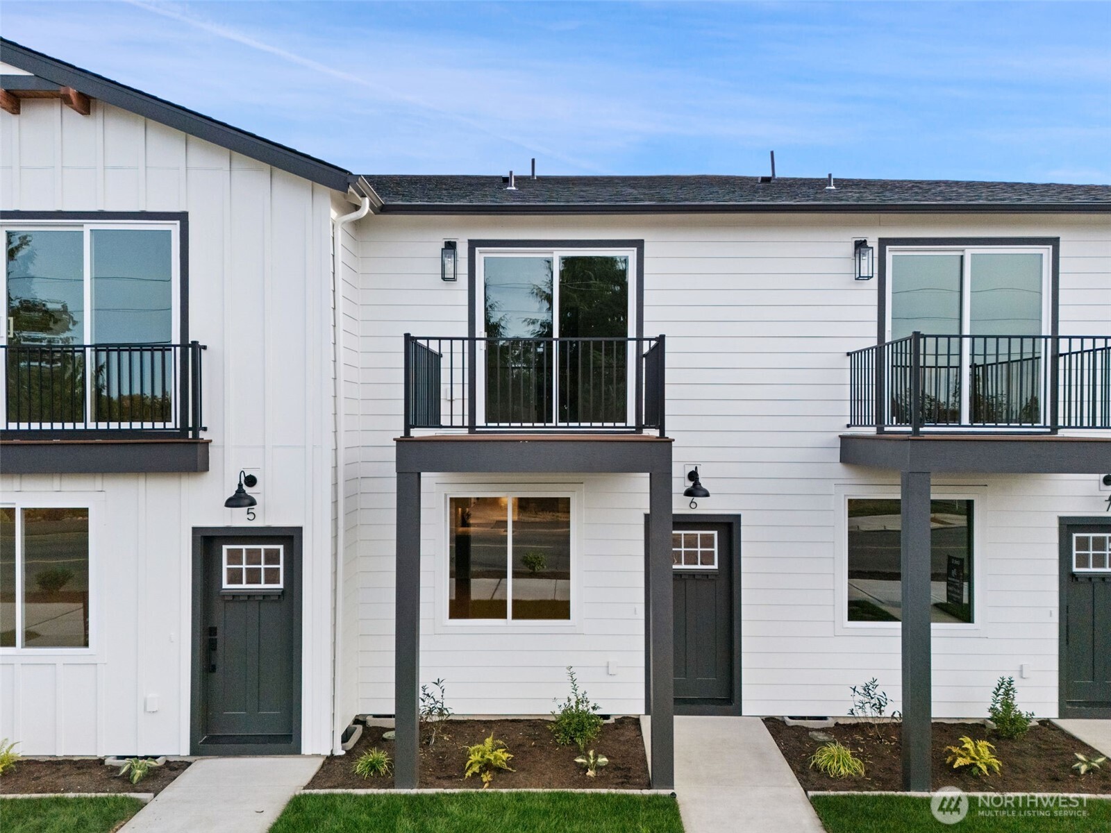 669 W Hendrickson 6 Property Photo 1