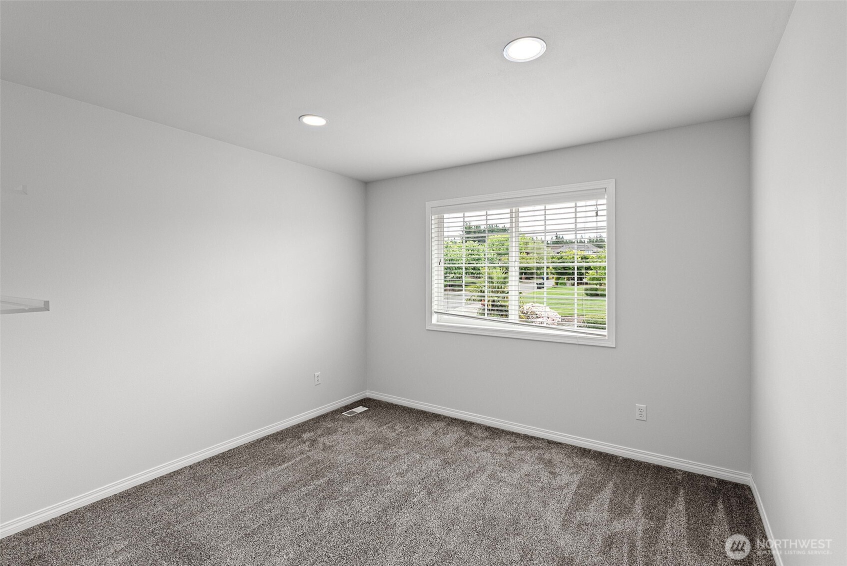 2131 Huntington Loop Property Photo 32