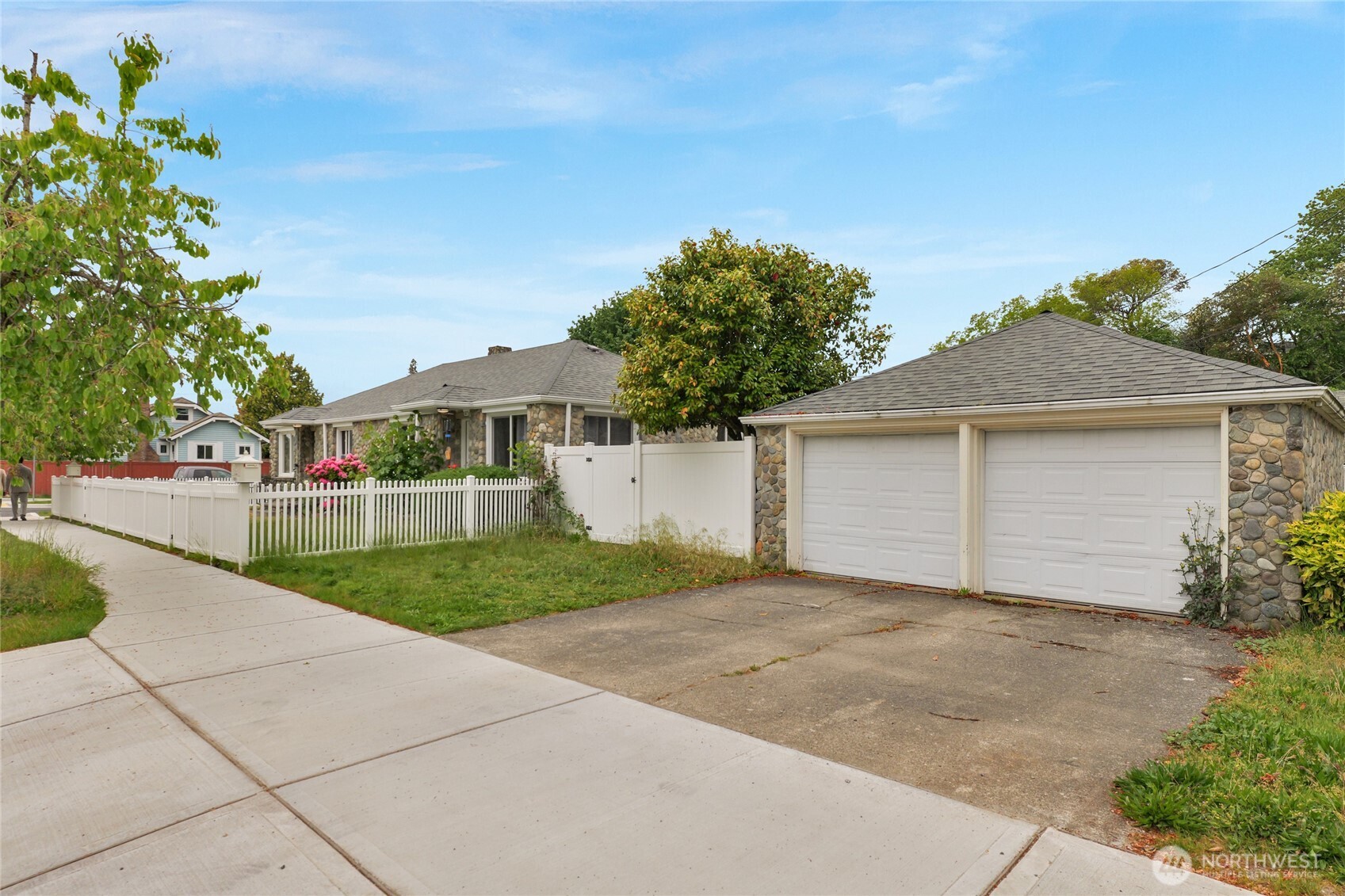 1051 & 1053 E 34th Street Property Photo