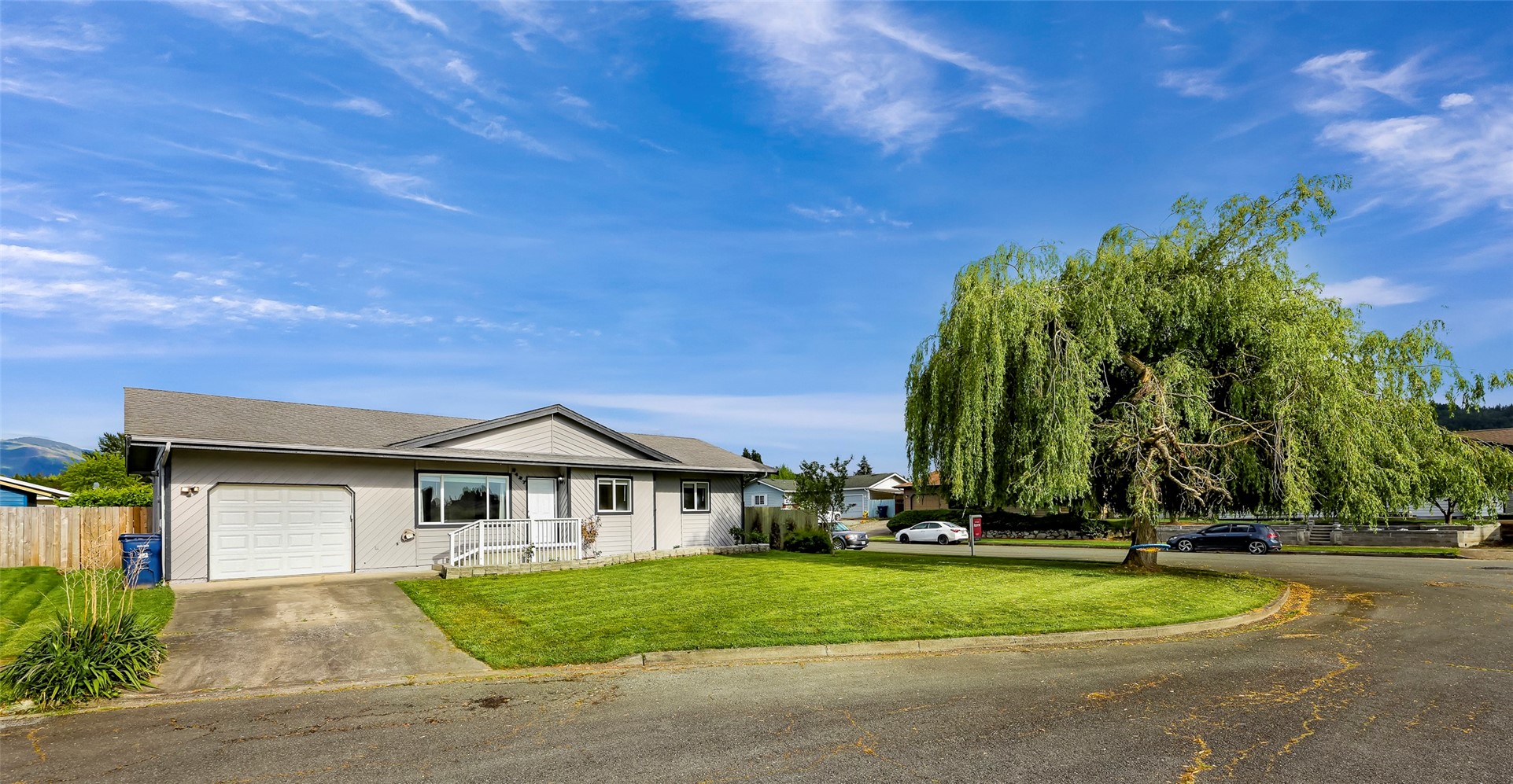 2427 E Kincaid Street Property Photo