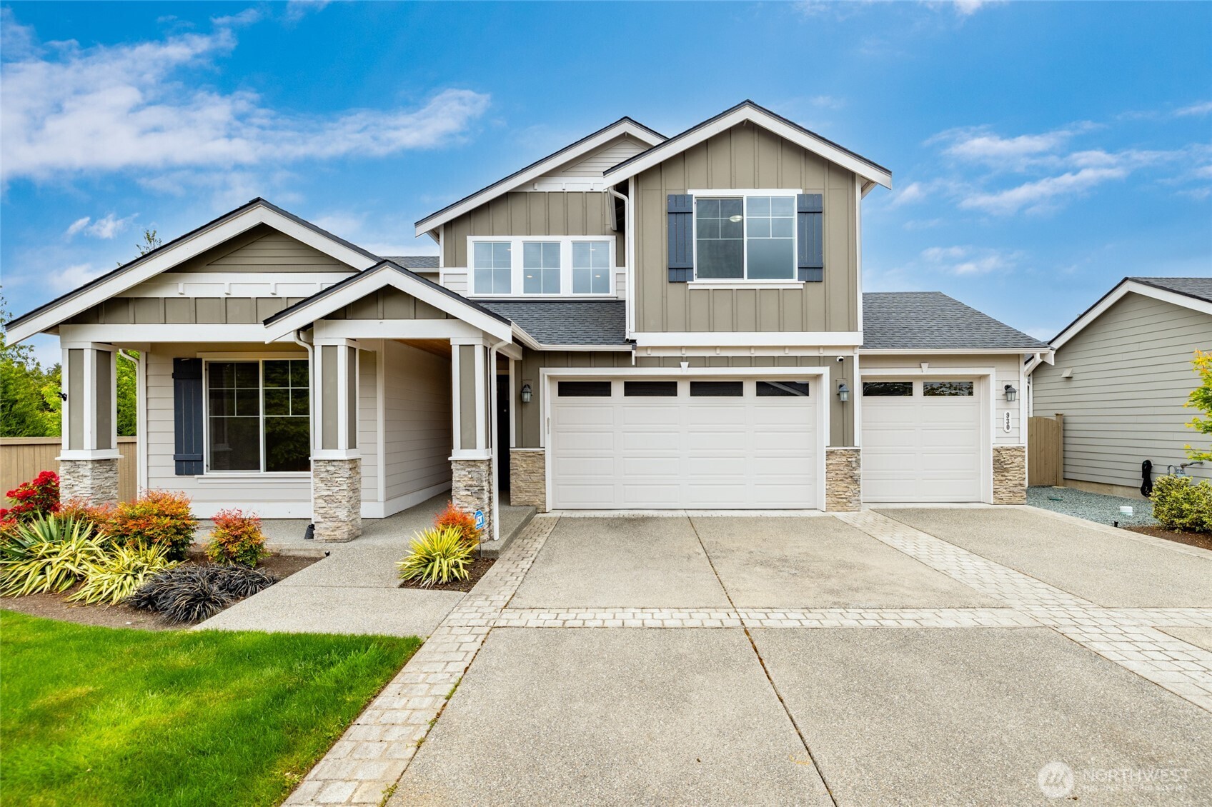 930 Rainier Loop Property Photo