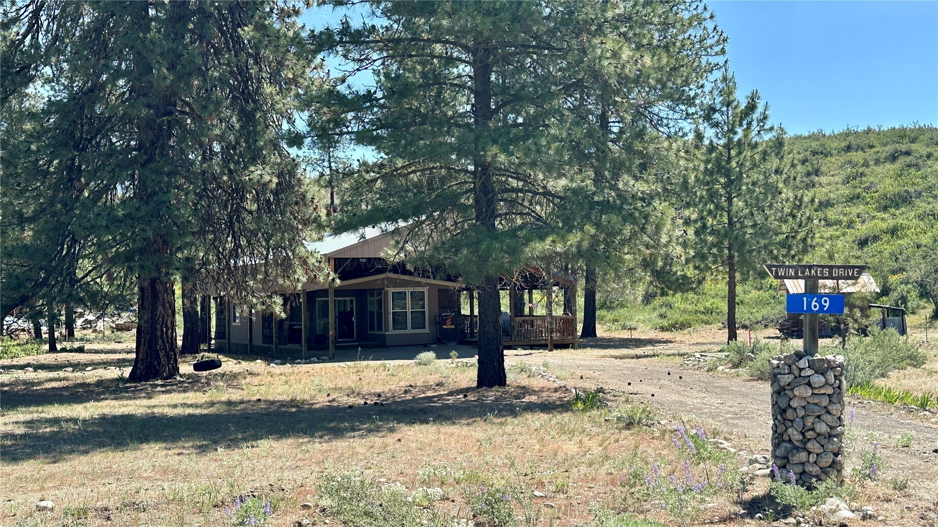 169 Twin Lakes Drive Property Photo 1