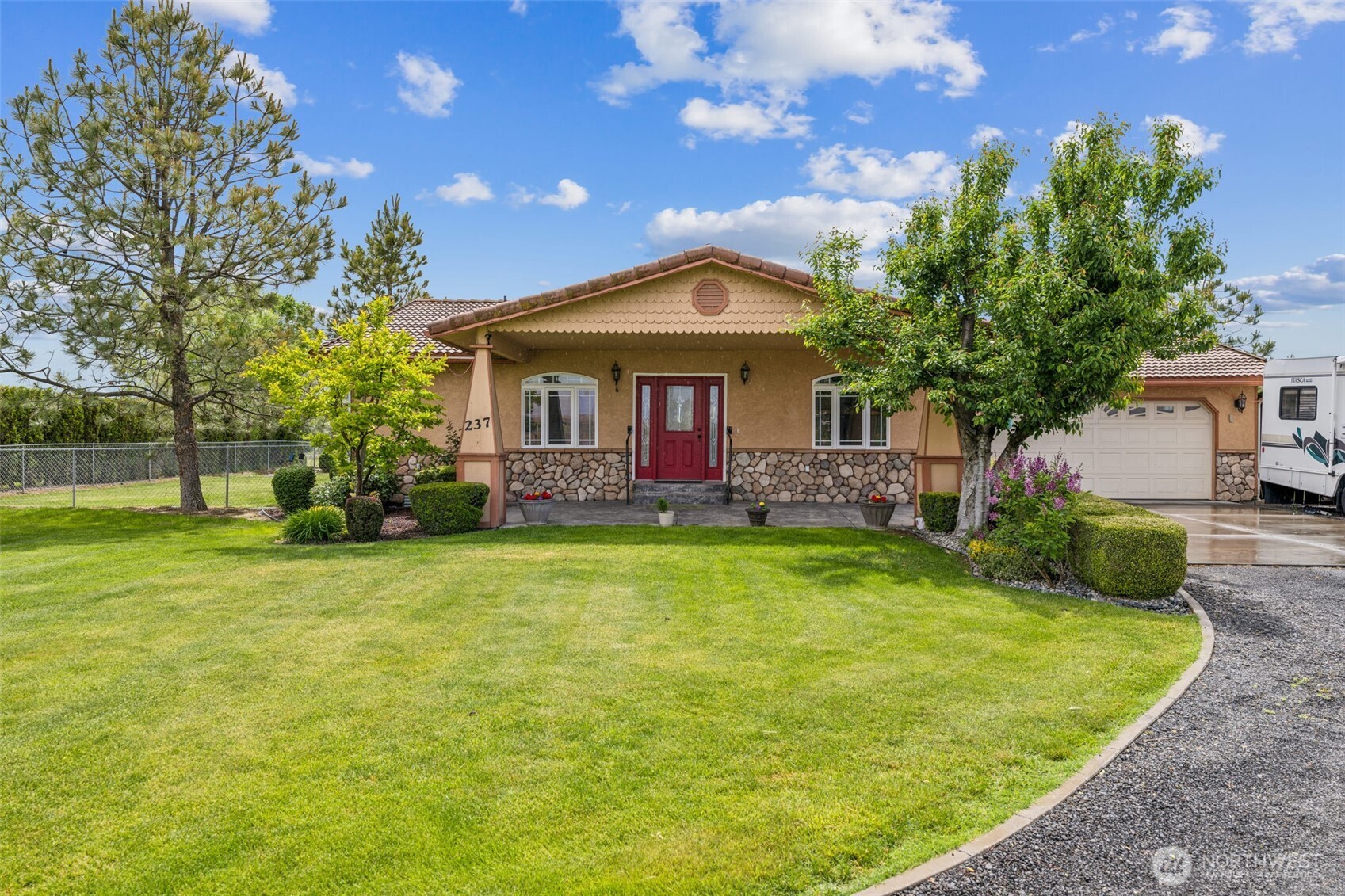 237 Reeds Rd