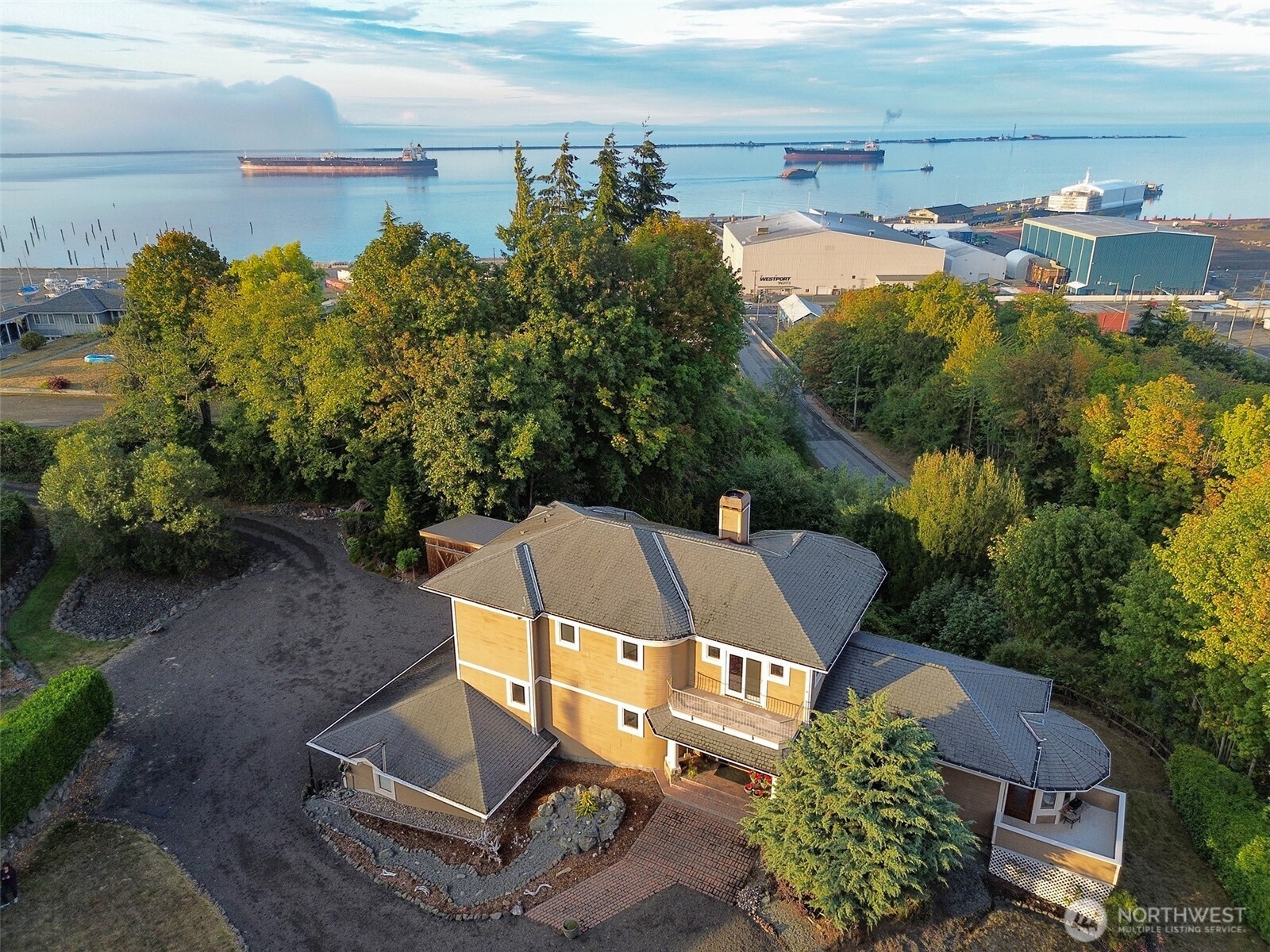 706 W 4th Street Property Photo 2