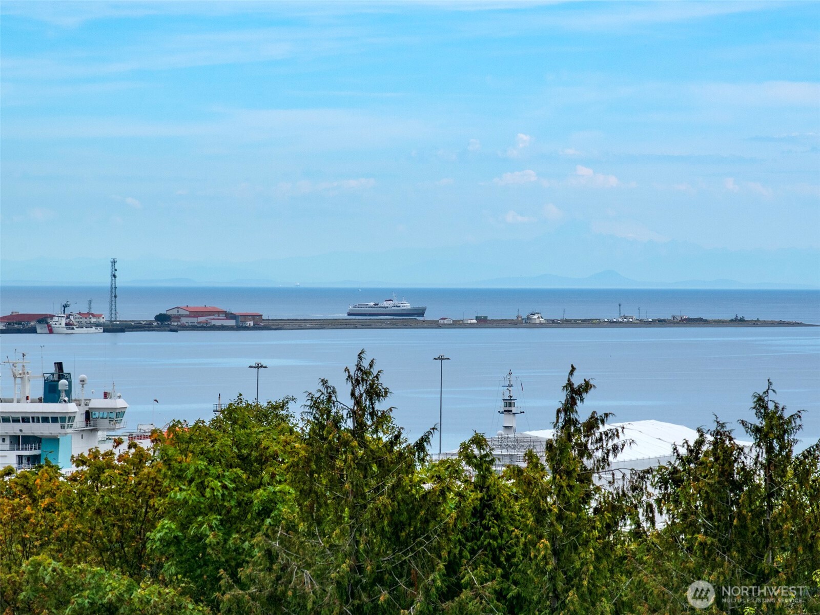 706 W 4th Street Property Photo 3