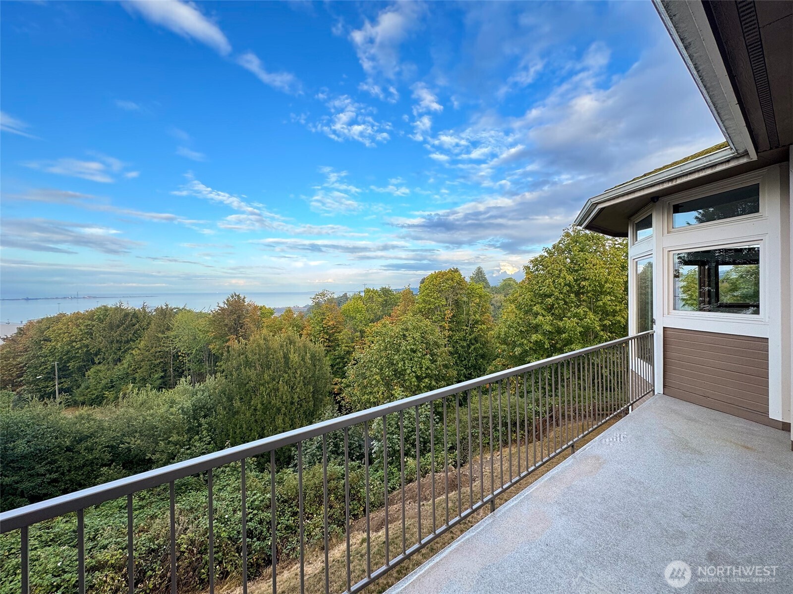 706 W 4th Street Property Photo 6