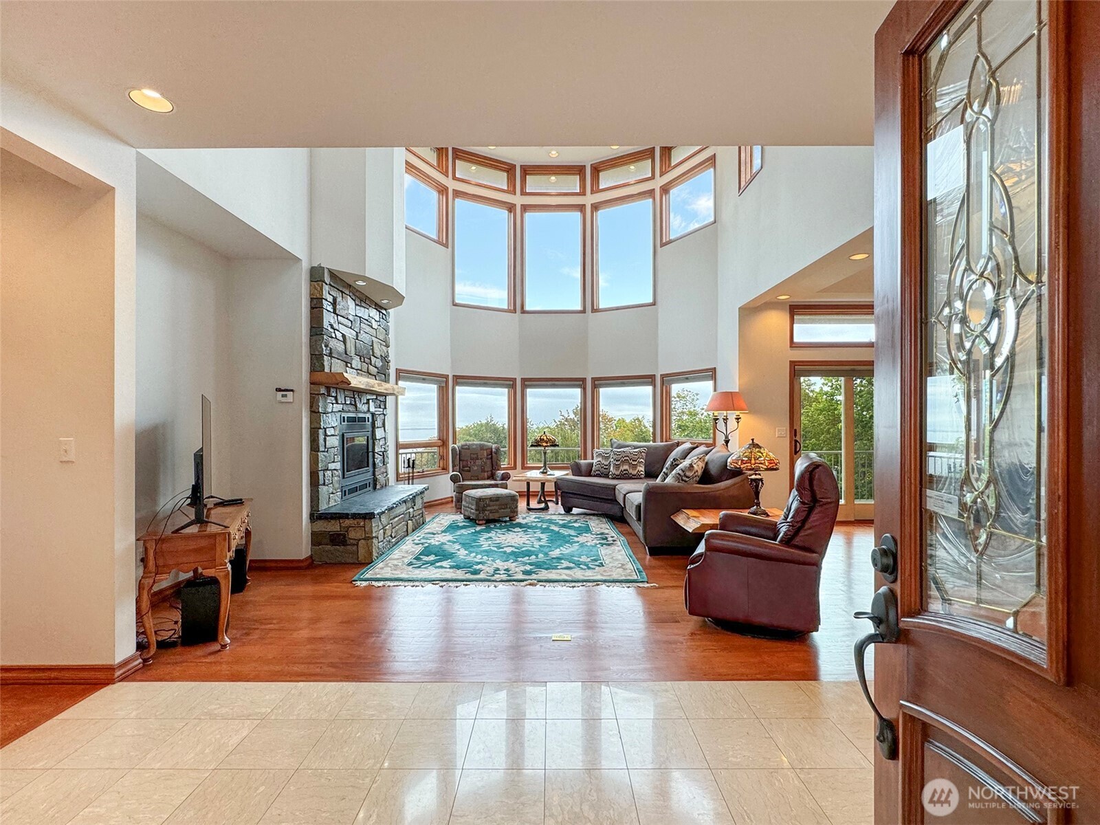 706 W 4th Street Property Photo 7