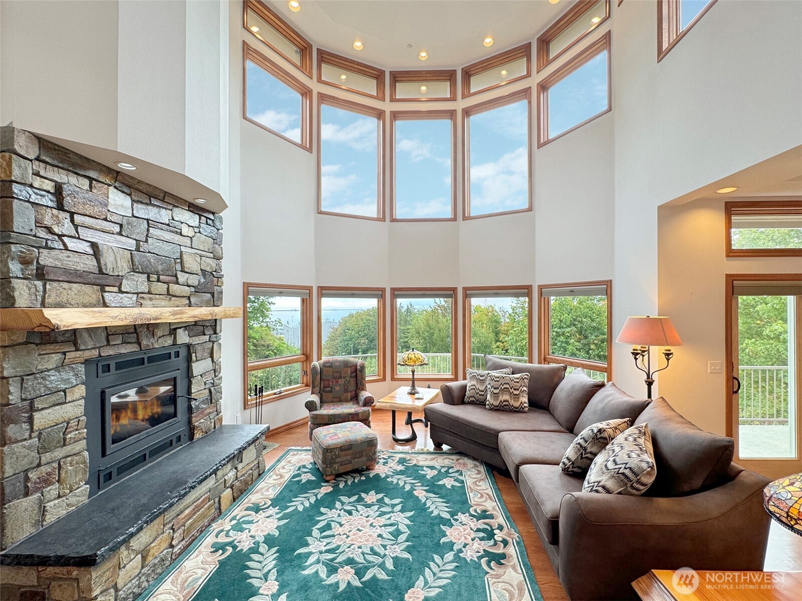 706 W 4th Street Property Photo 8