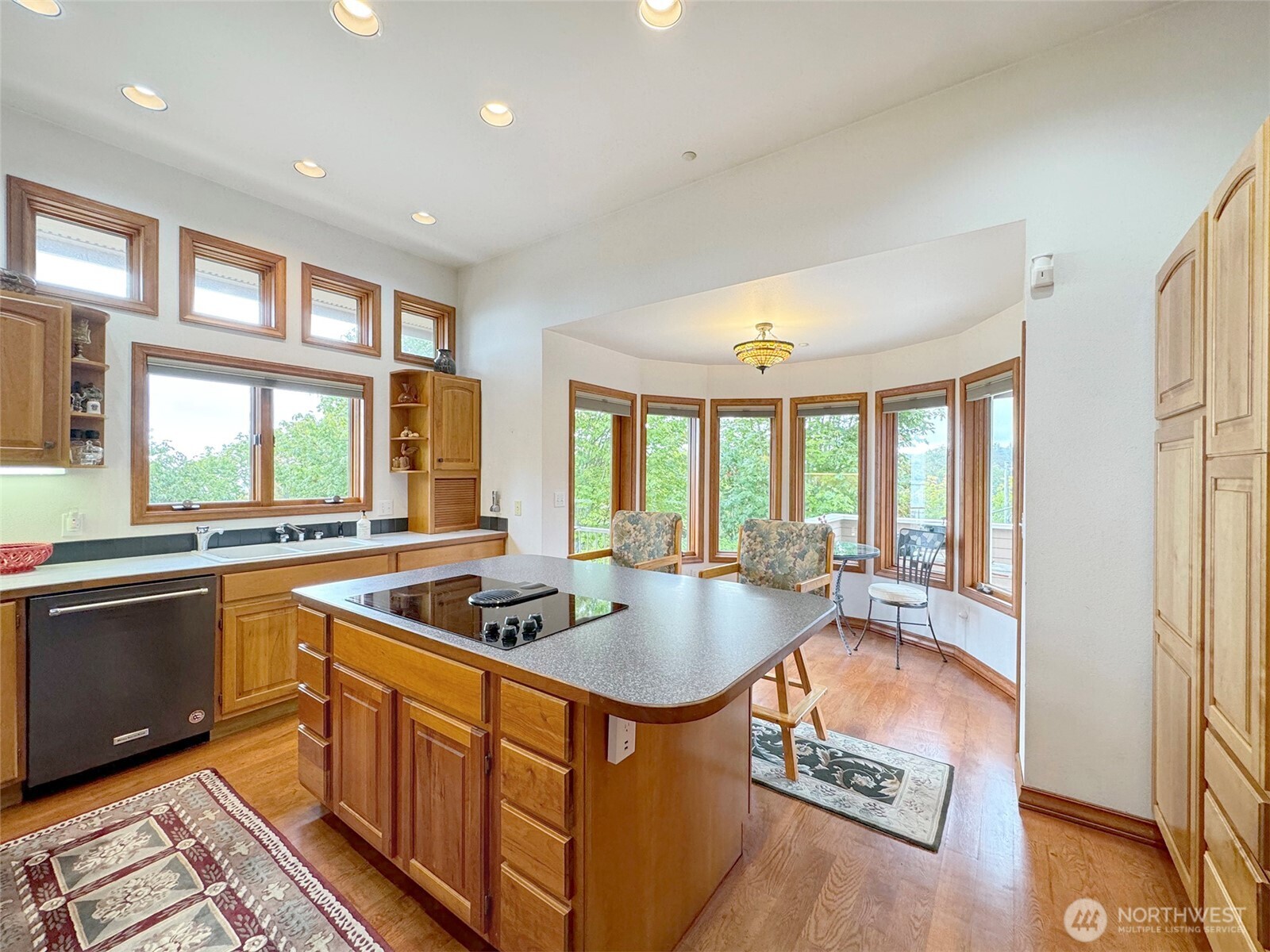 706 W 4th Street Property Photo 11