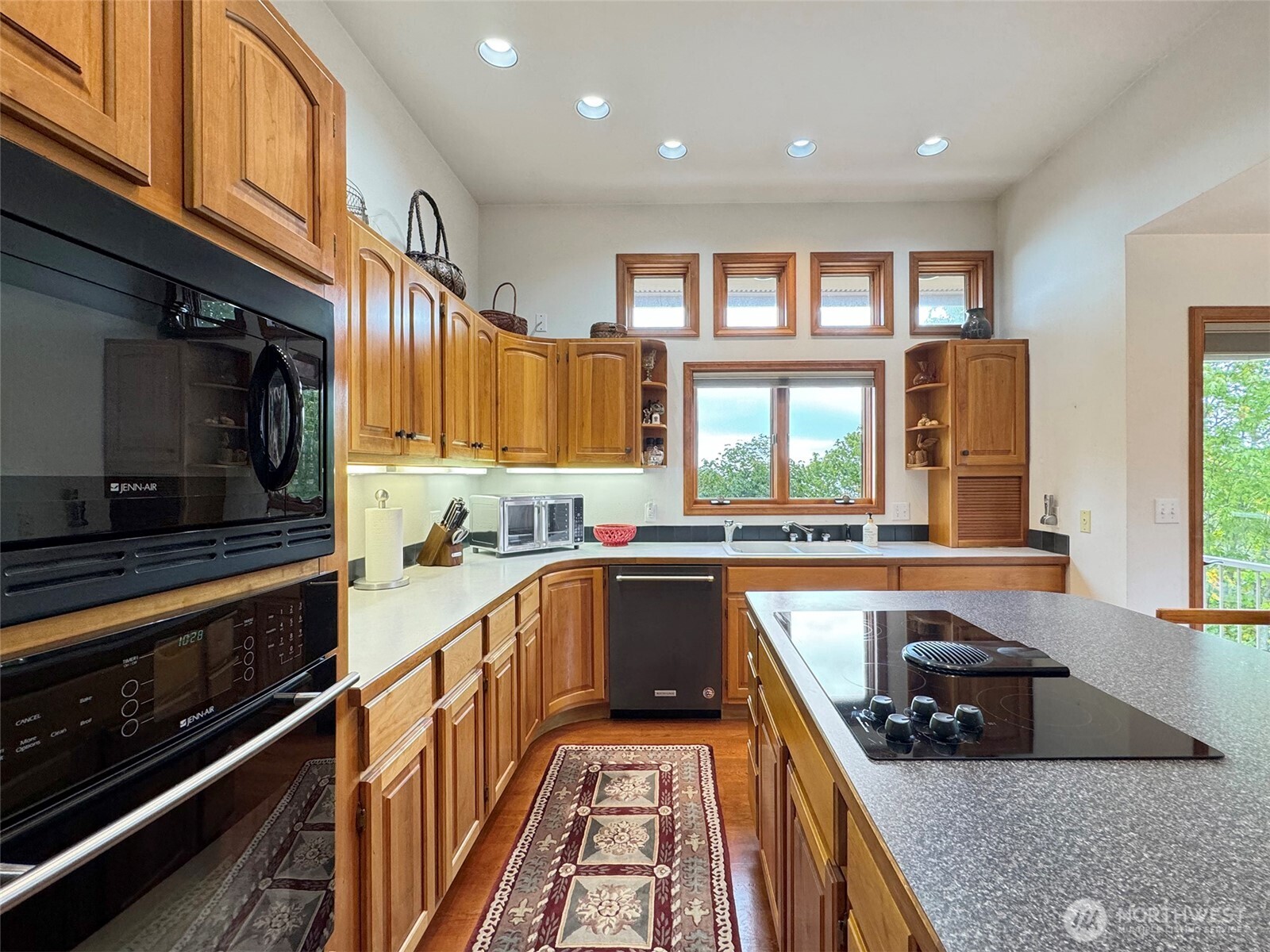 706 W 4th Street Property Photo 13