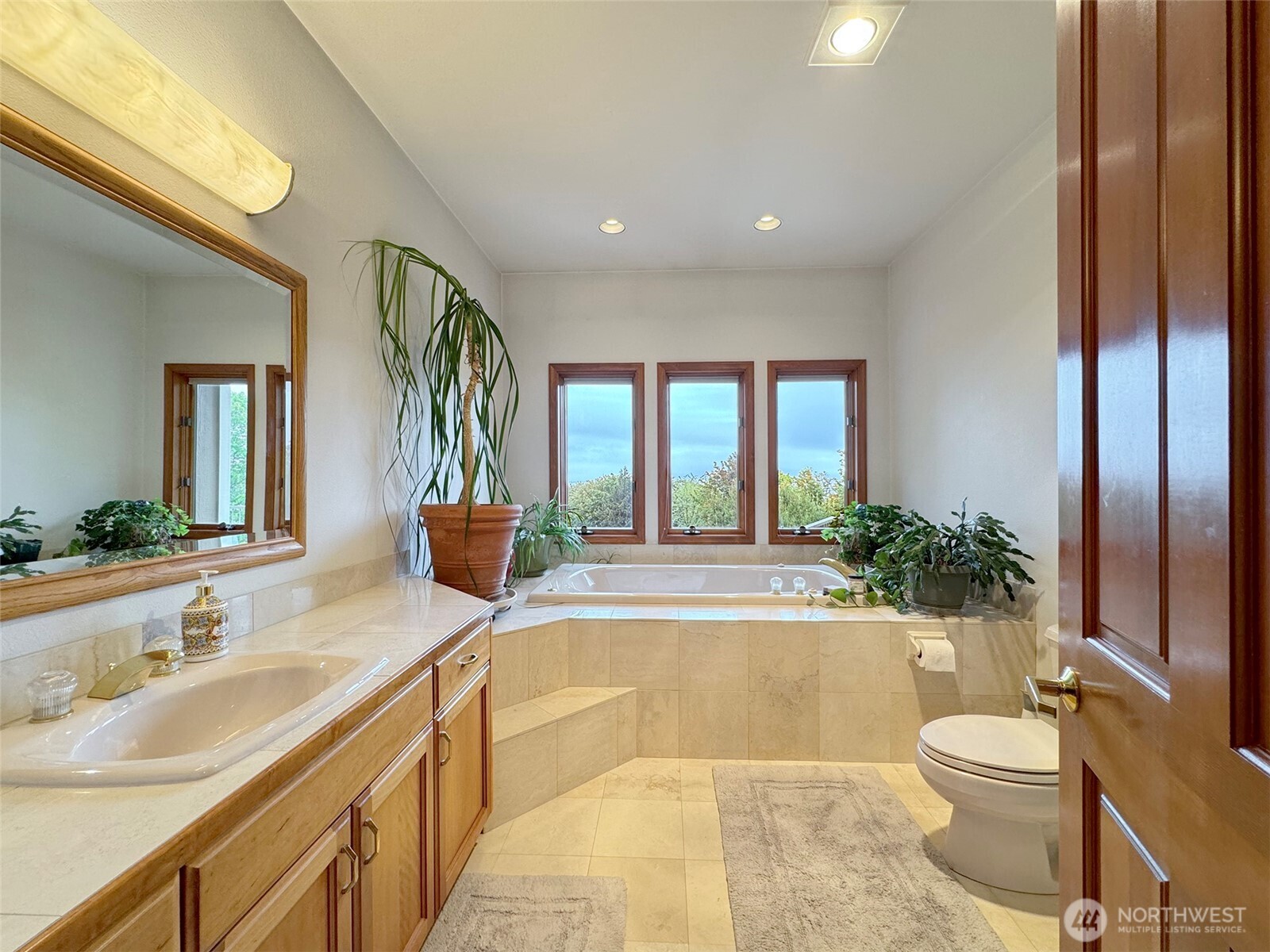 706 W 4th Street Property Photo 17