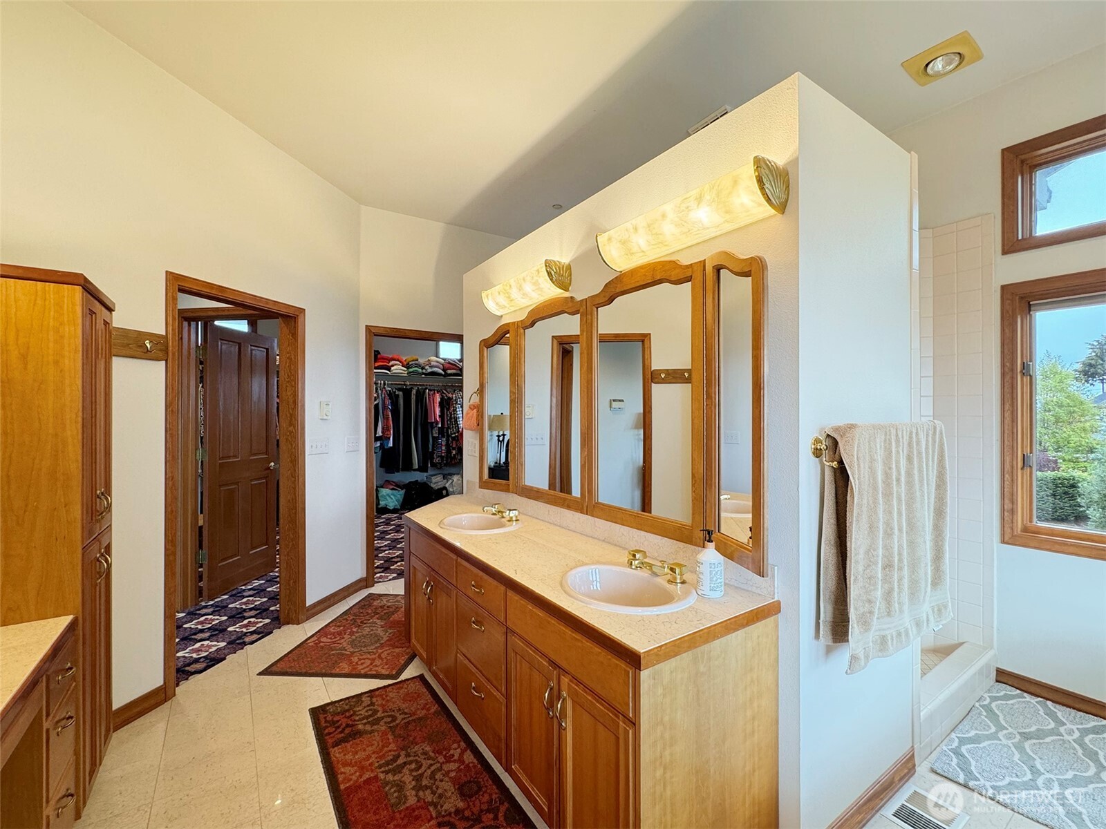 706 W 4th Street Property Photo 30